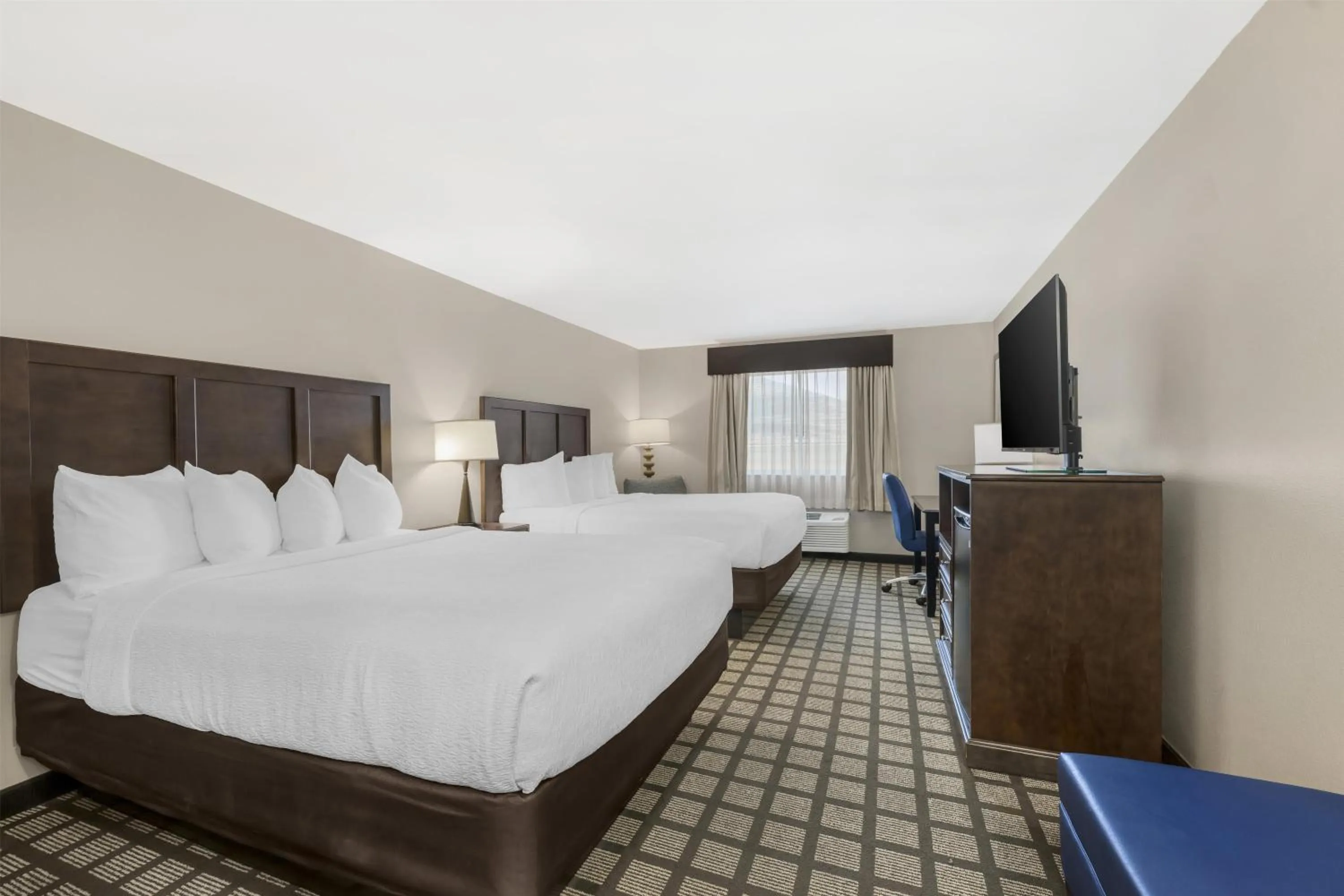 Bedroom, Bed in Best Western North Bryant Inn