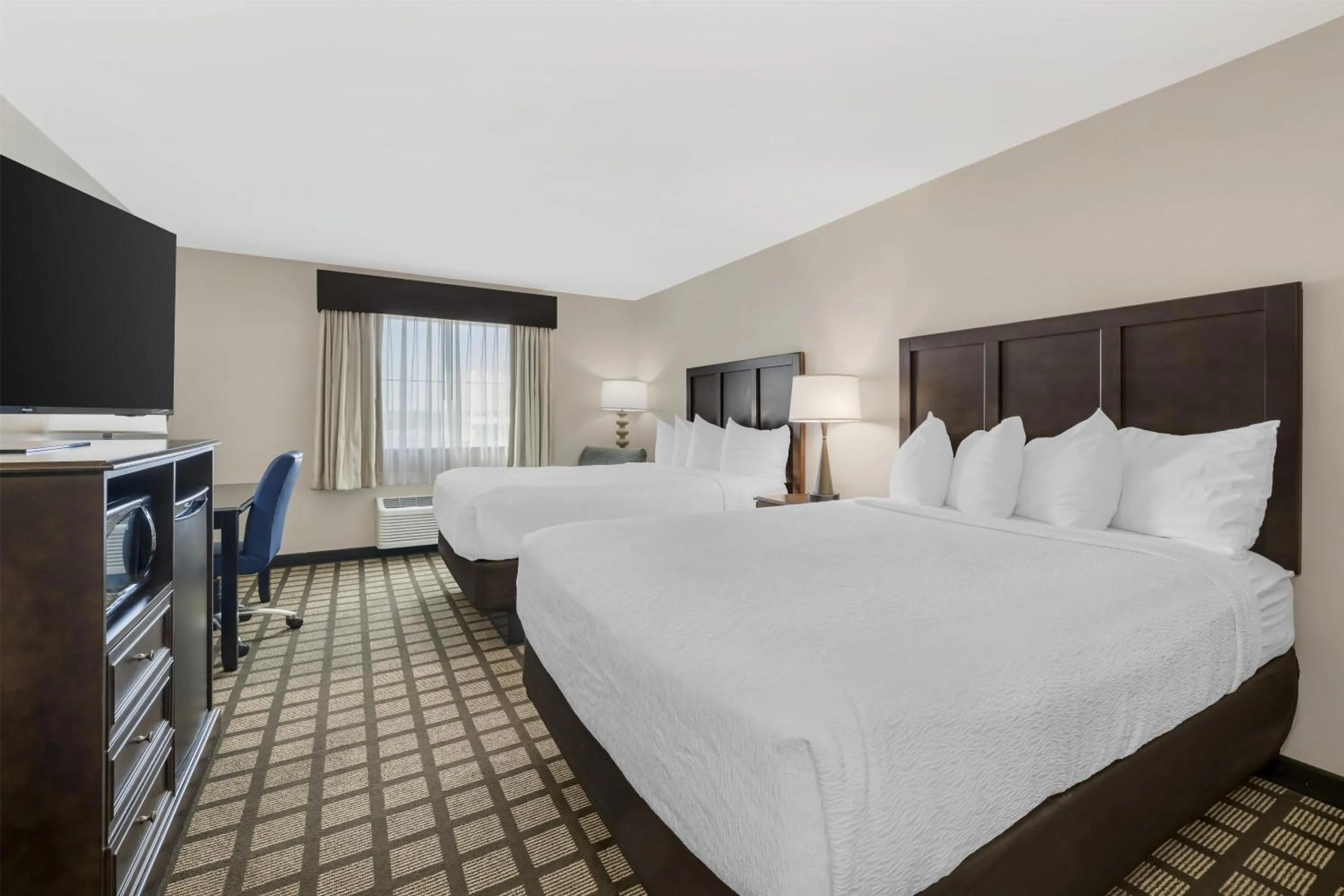 Bedroom, Bed in Best Western North Bryant Inn