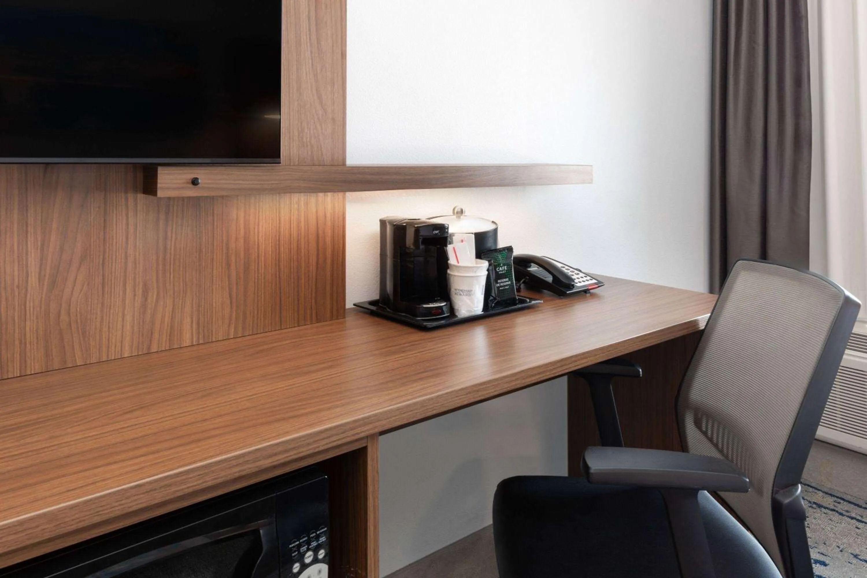 Photo of the whole room in La Quinta by Wyndham Rockport - Fulton