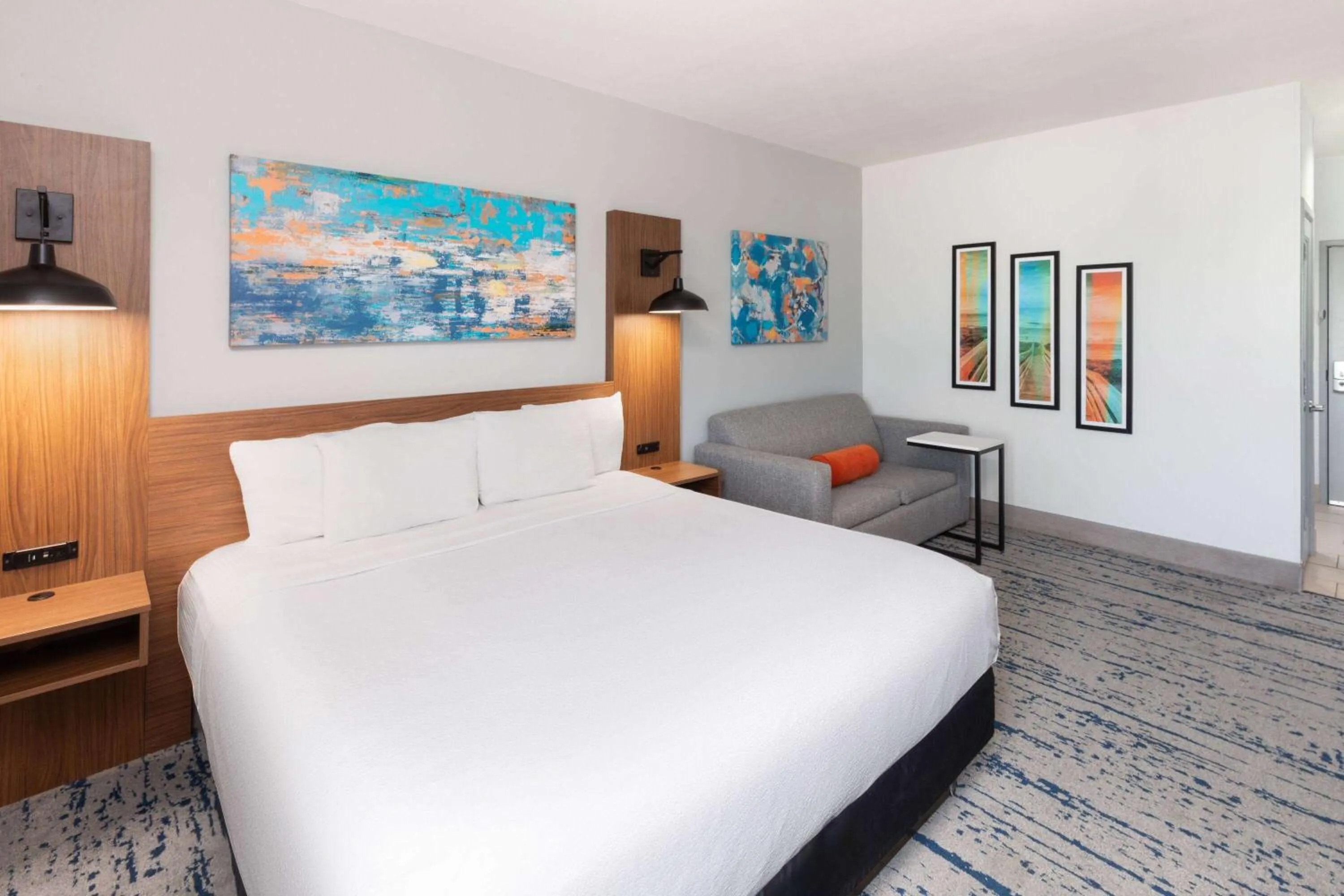 Photo of the whole room, Bed in La Quinta by Wyndham Rockport - Fulton