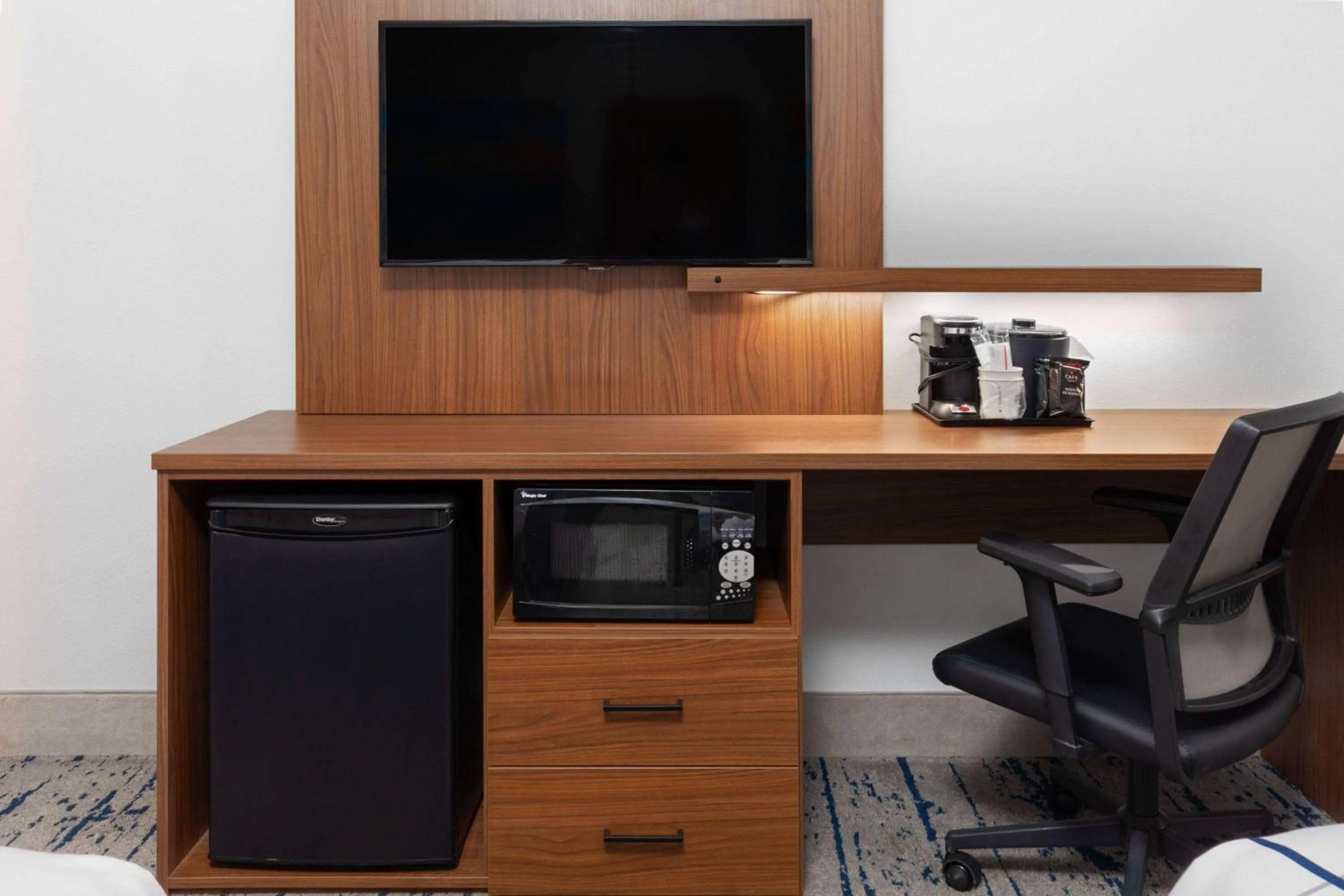 Photo of the whole room in La Quinta by Wyndham Rockport - Fulton