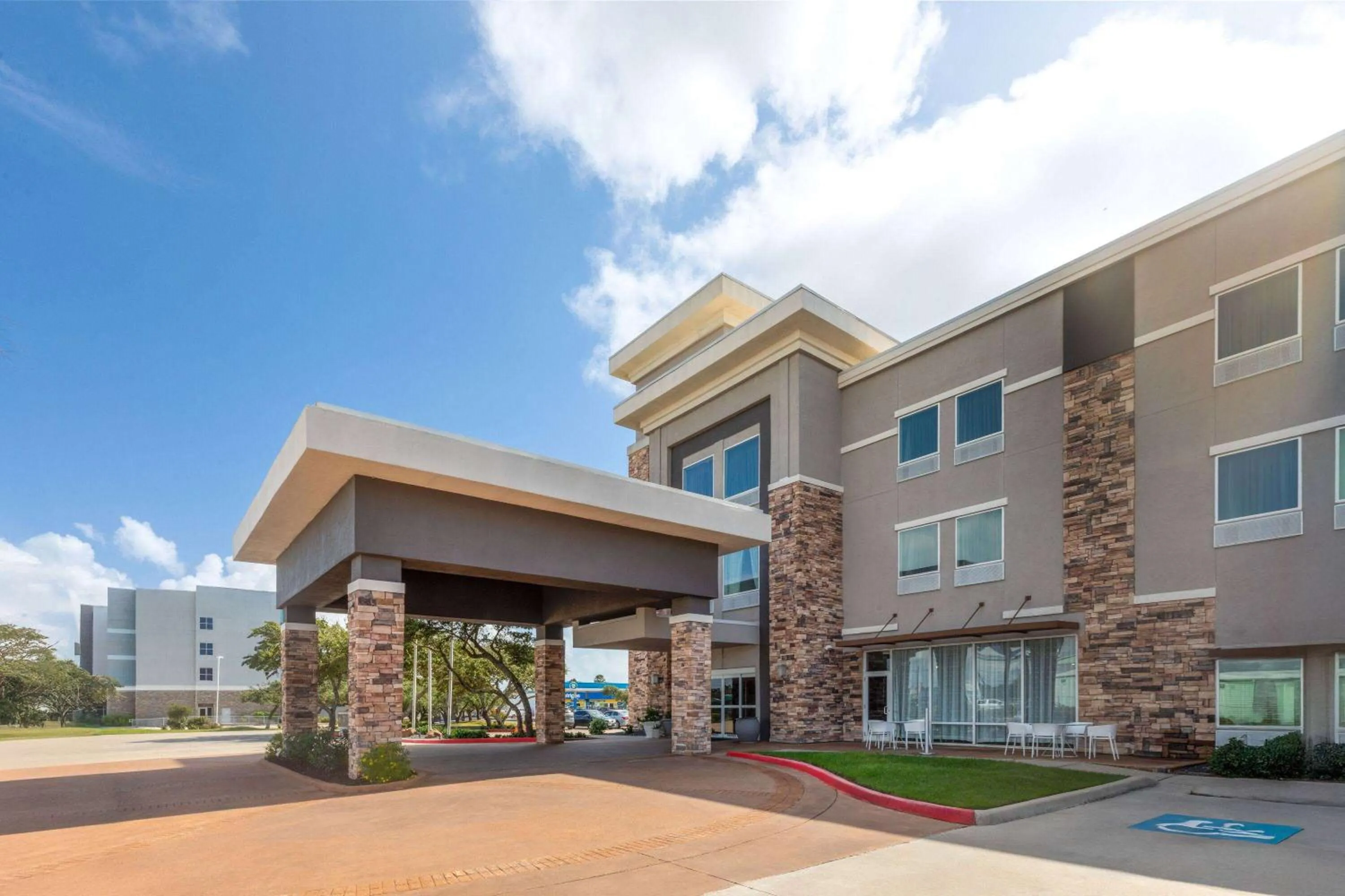 Property building in La Quinta by Wyndham Rockport - Fulton