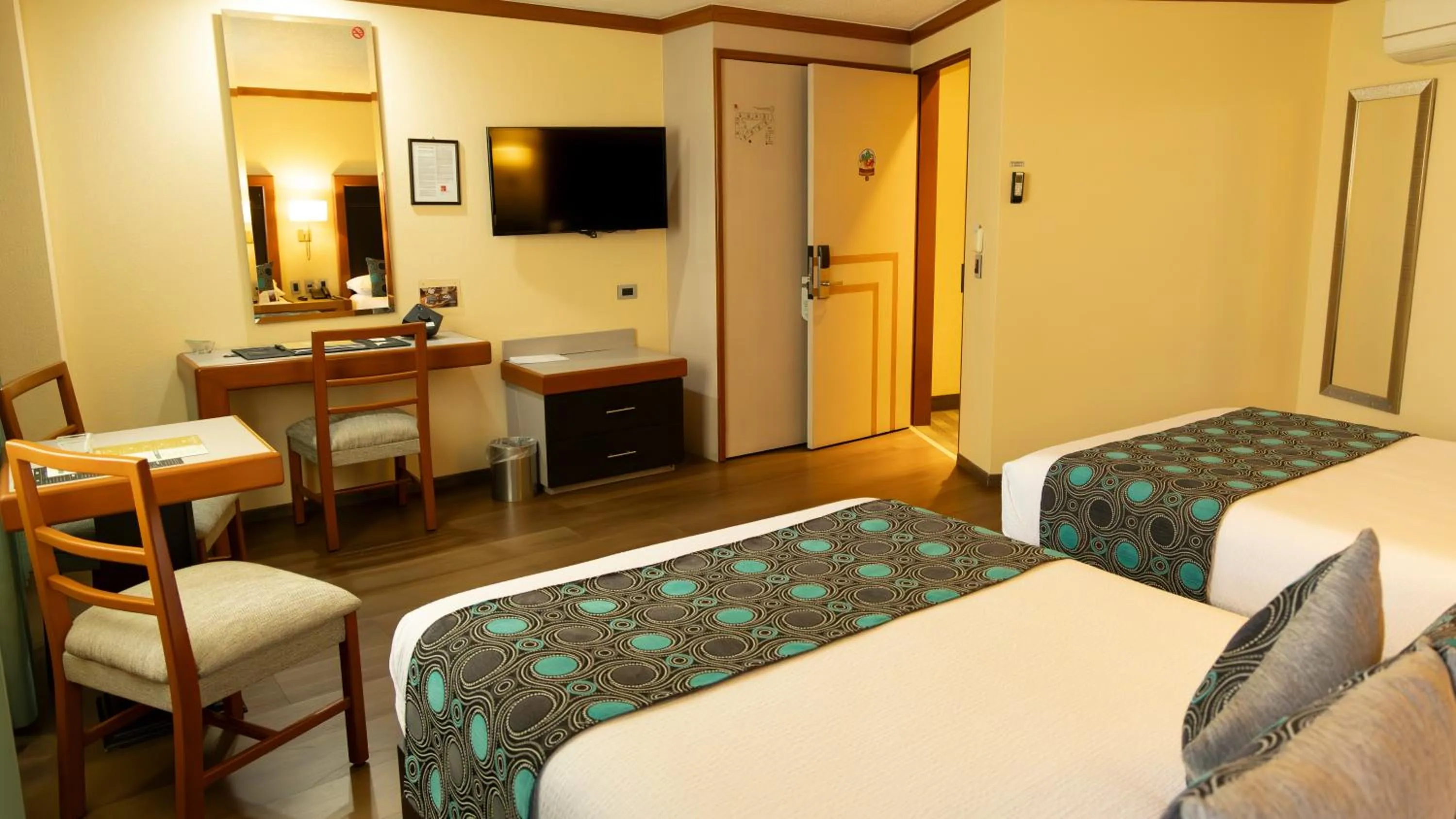 Photo of the whole room, Bed in Hotel Abastos Plaza