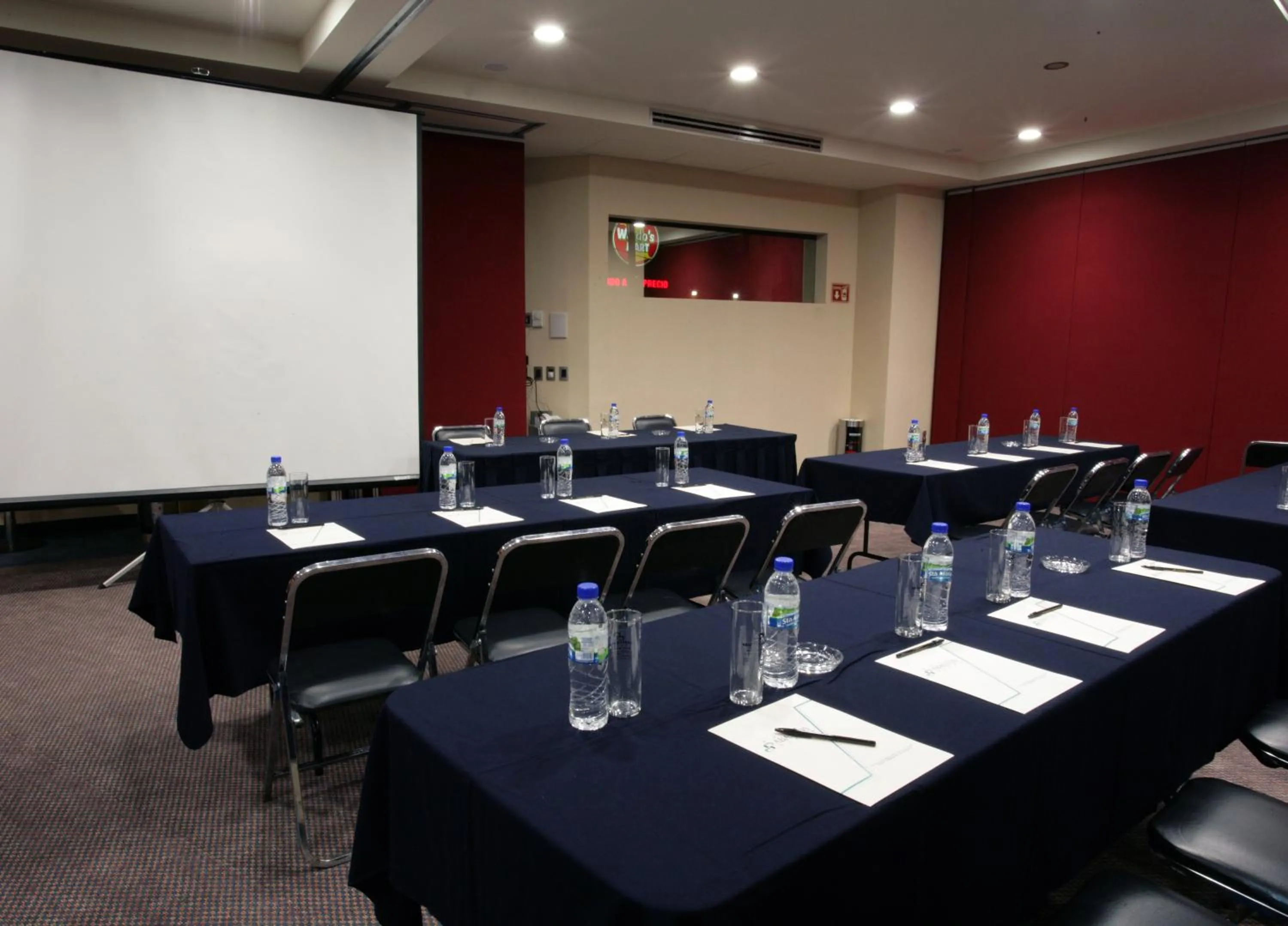 Business facilities in Hotel Abastos Plaza