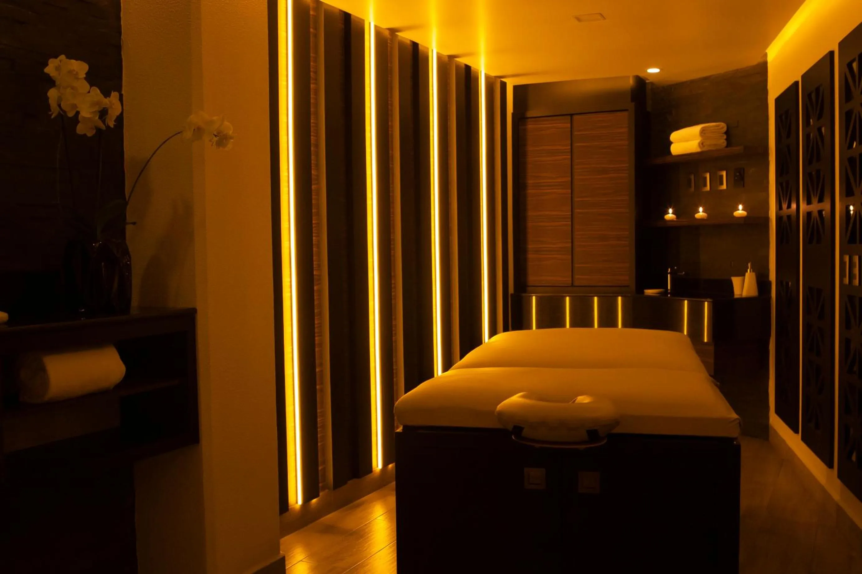 Spa and wellness centre/facilities, Bed in Hotel Abastos Plaza