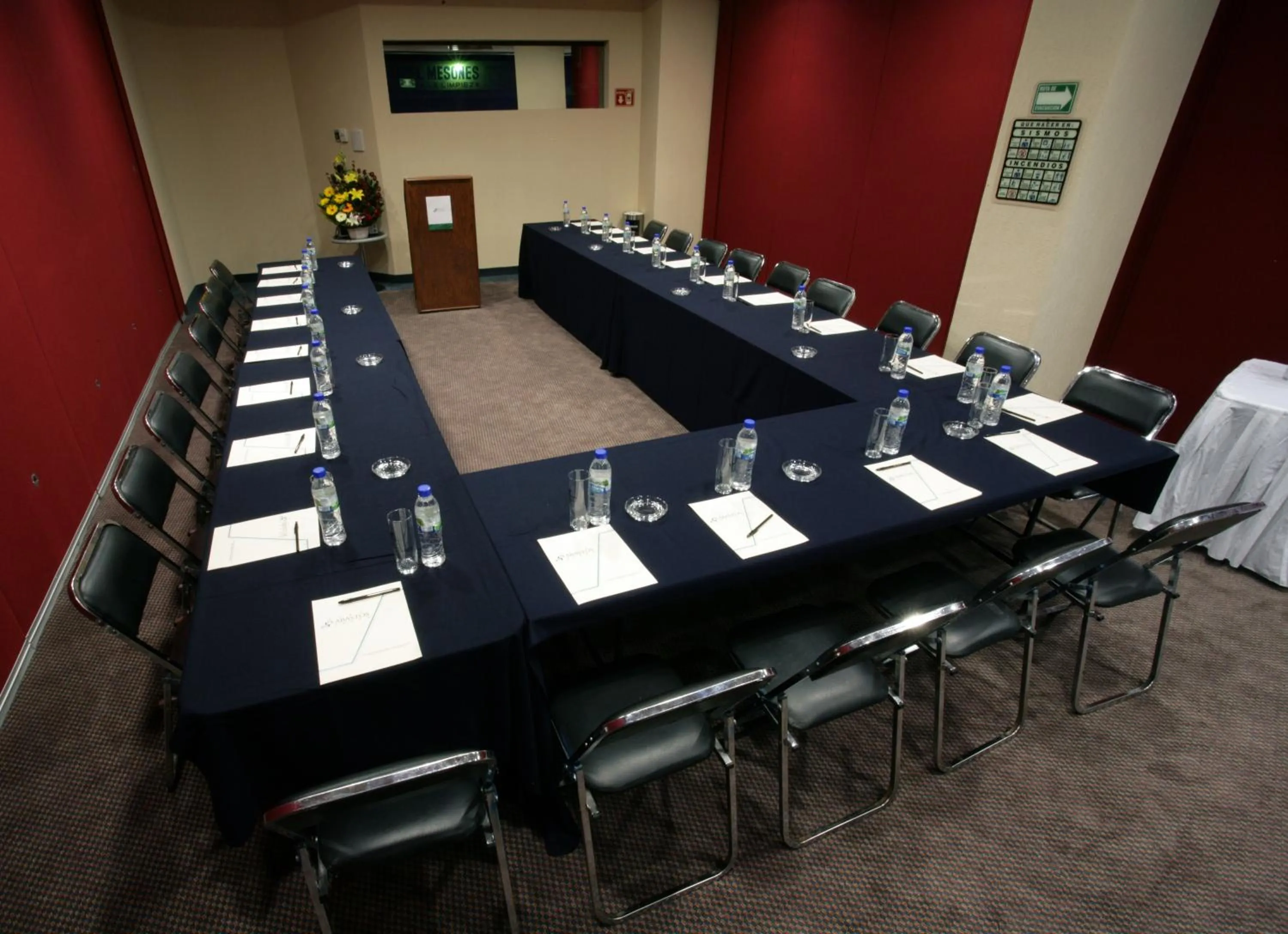 Business facilities in Hotel Abastos Plaza