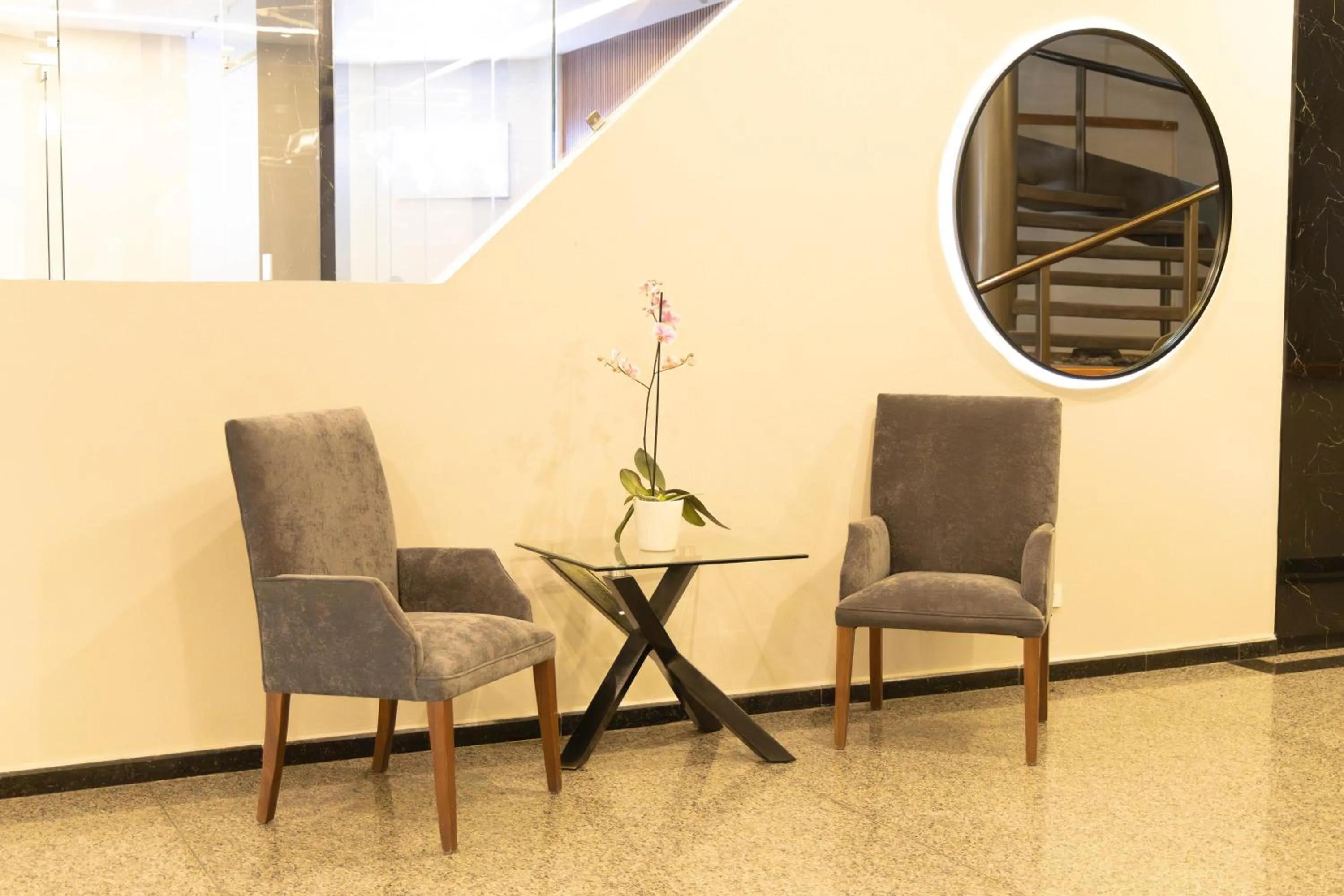 Living room in Hotel Abastos Plaza