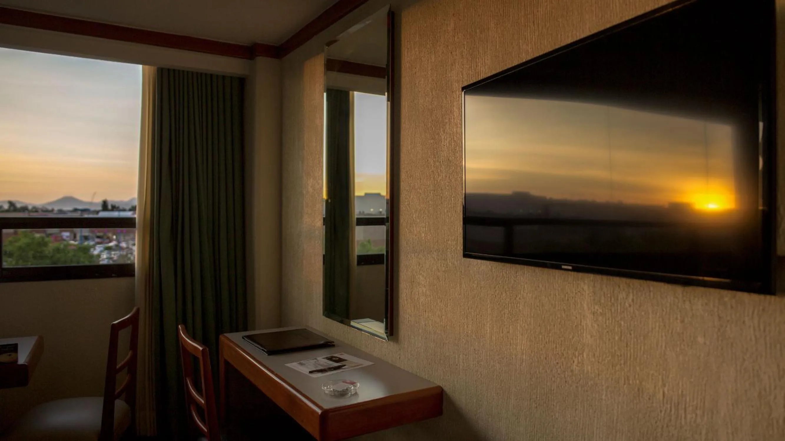 TV and multimedia in Hotel Abastos Plaza