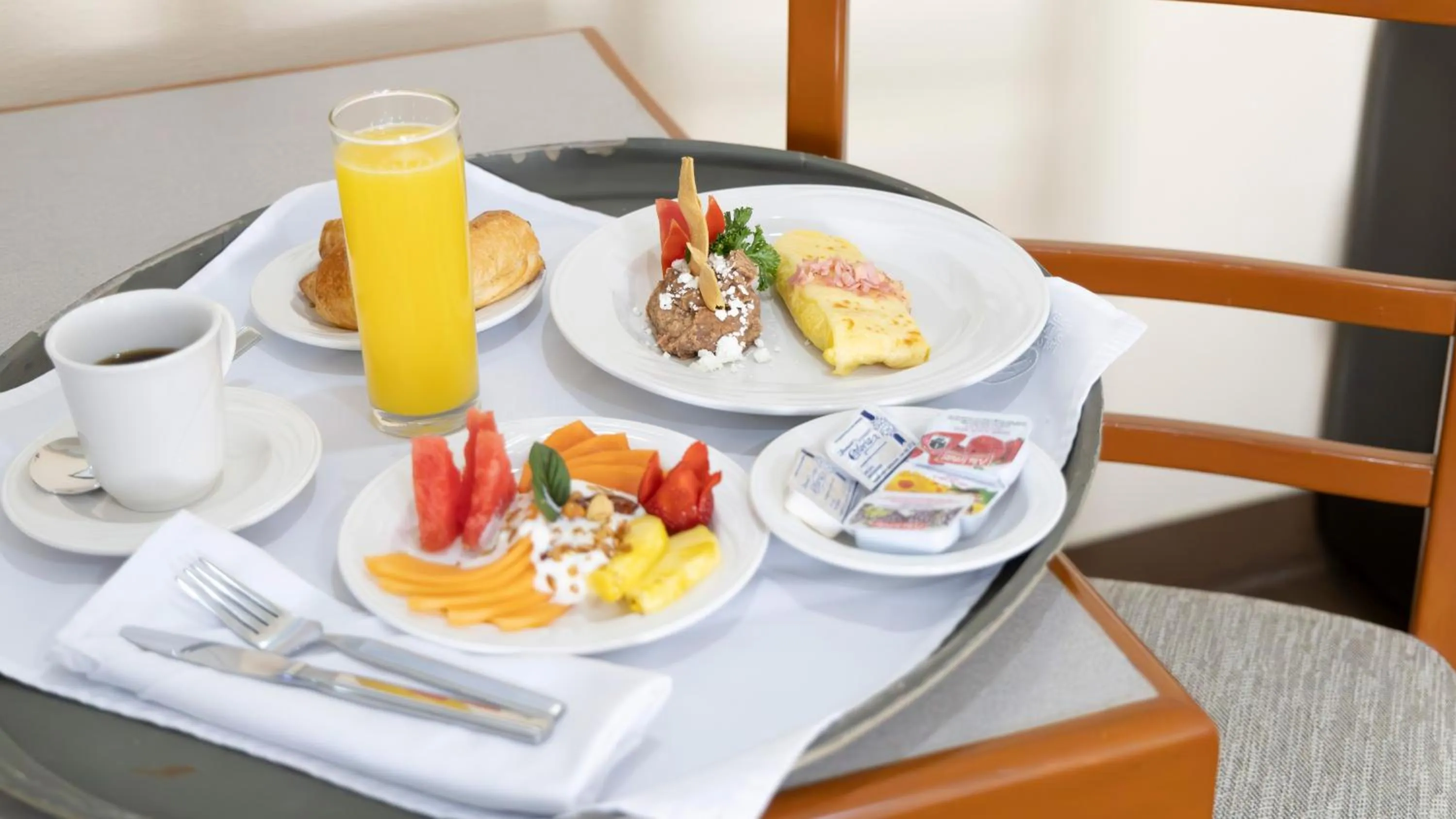 Breakfast in Hotel Abastos Plaza