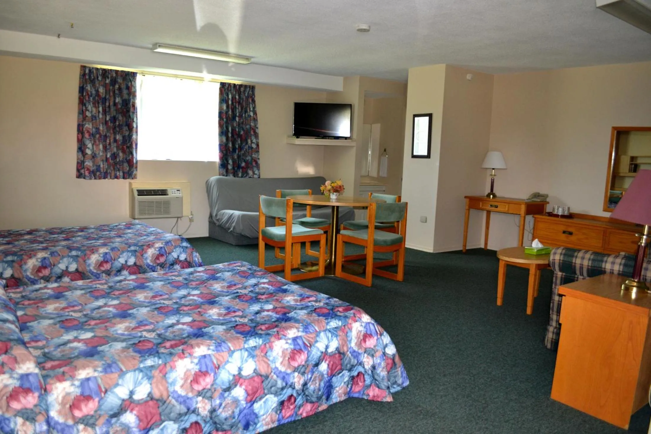 Photo of the whole room, Bed in Lighthouse Motel