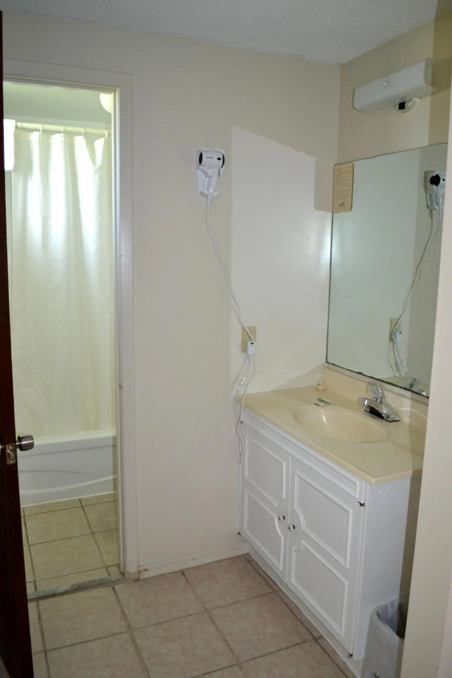 Bathroom in Lighthouse Motel