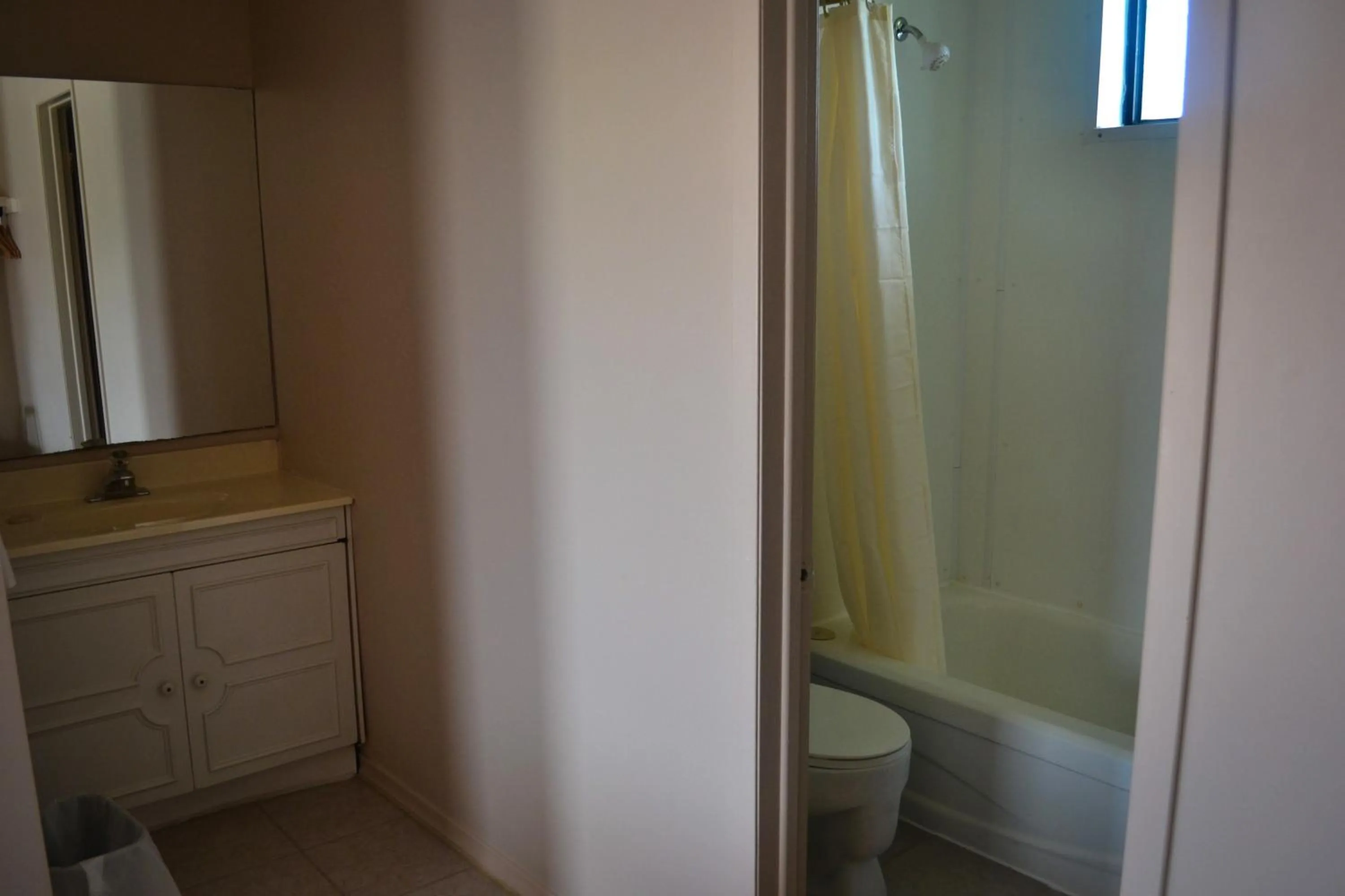 Shower in Lighthouse Motel