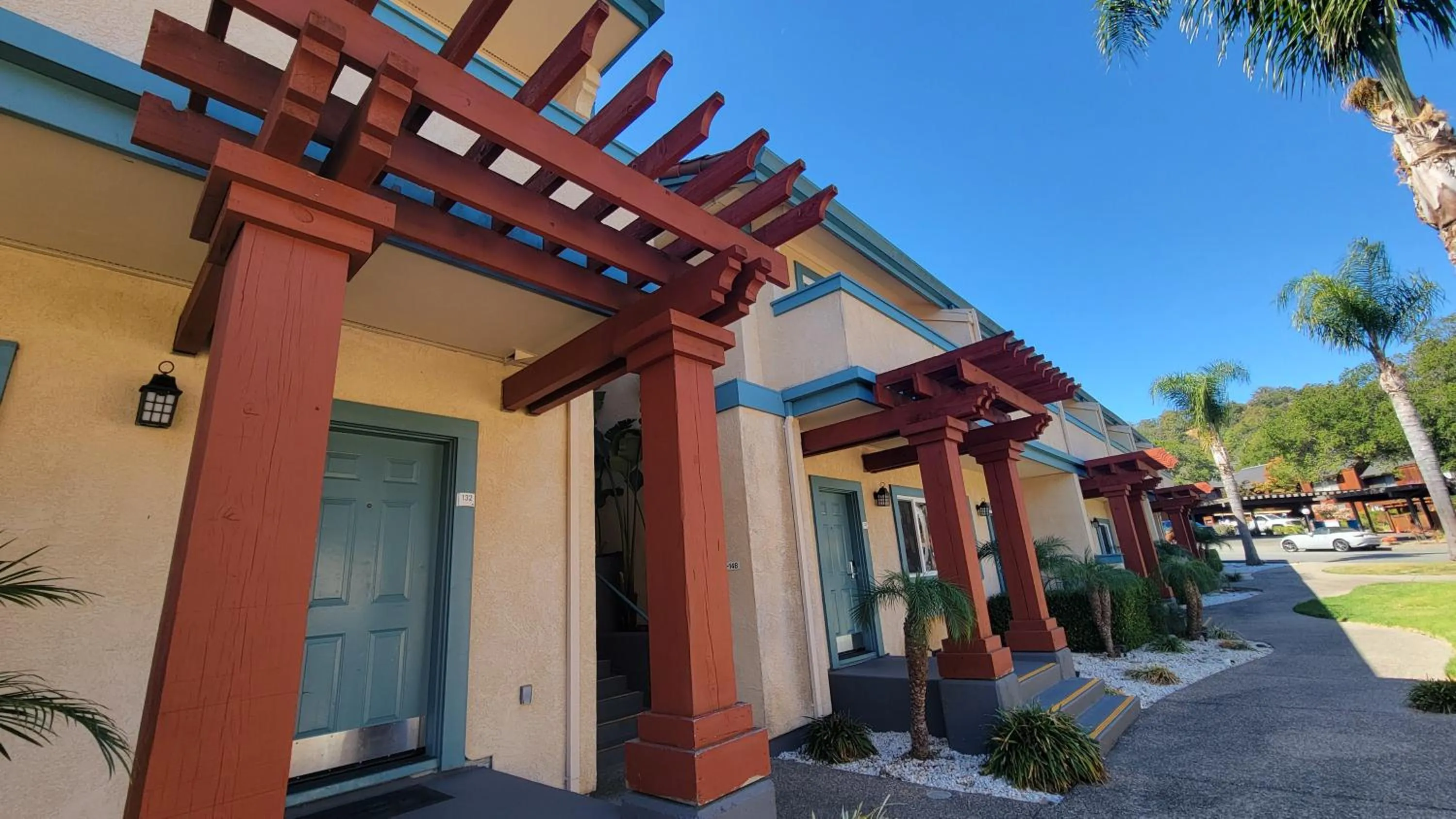 Property building in Marinwood Inn & Suites