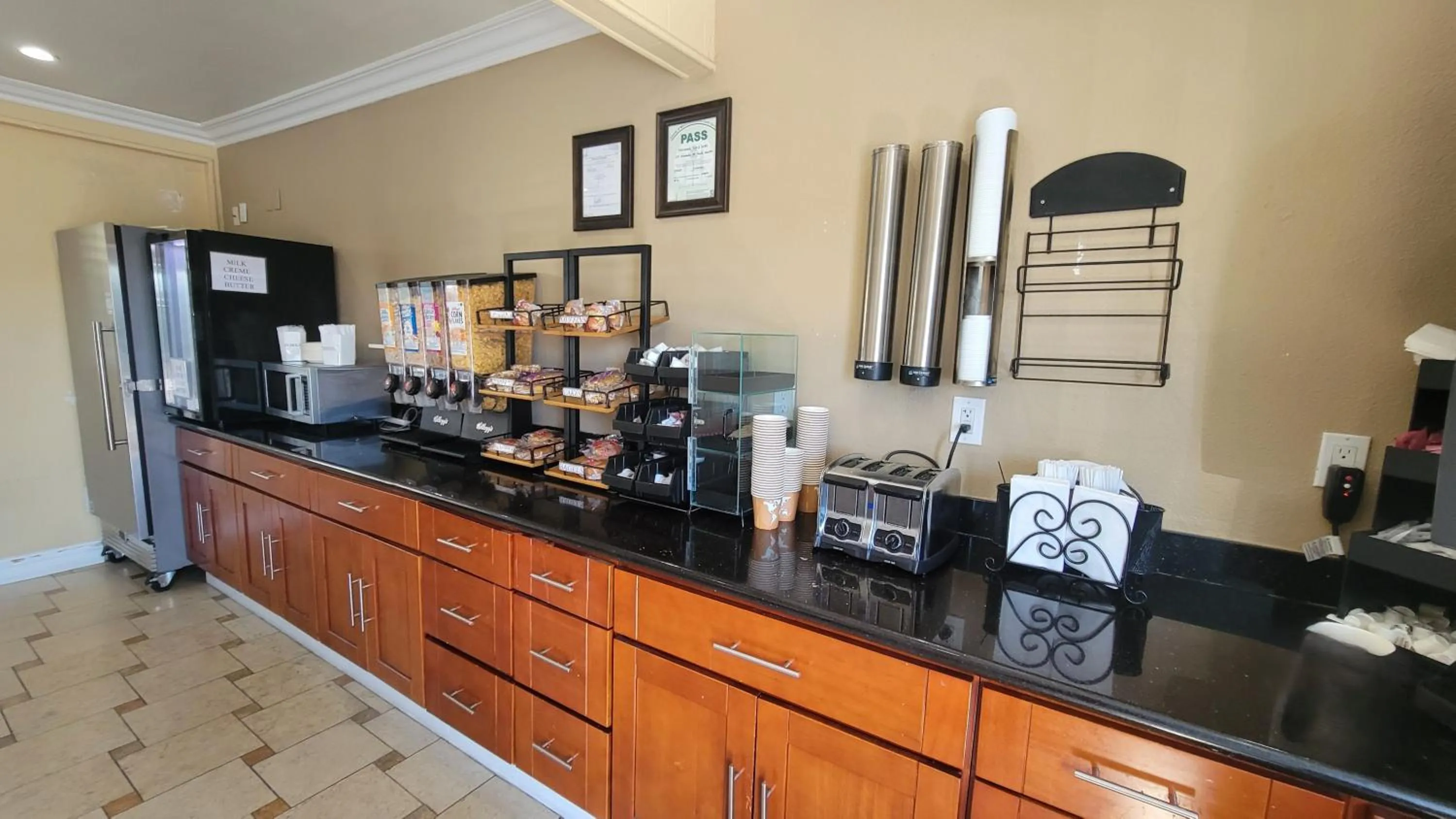 Breakfast in Marinwood Inn & Suites