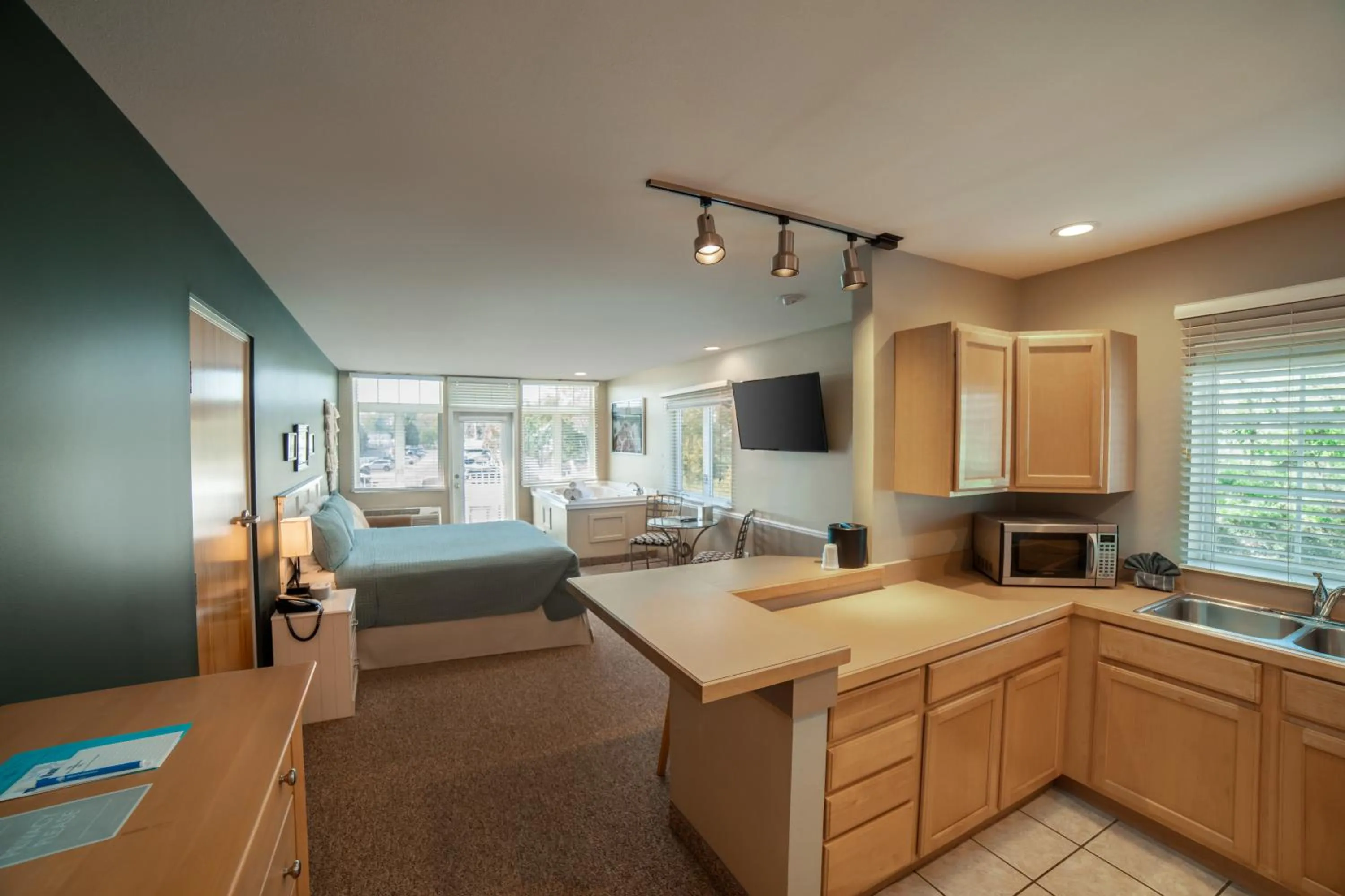 View (from property/room), Bed in Weathervane Inn