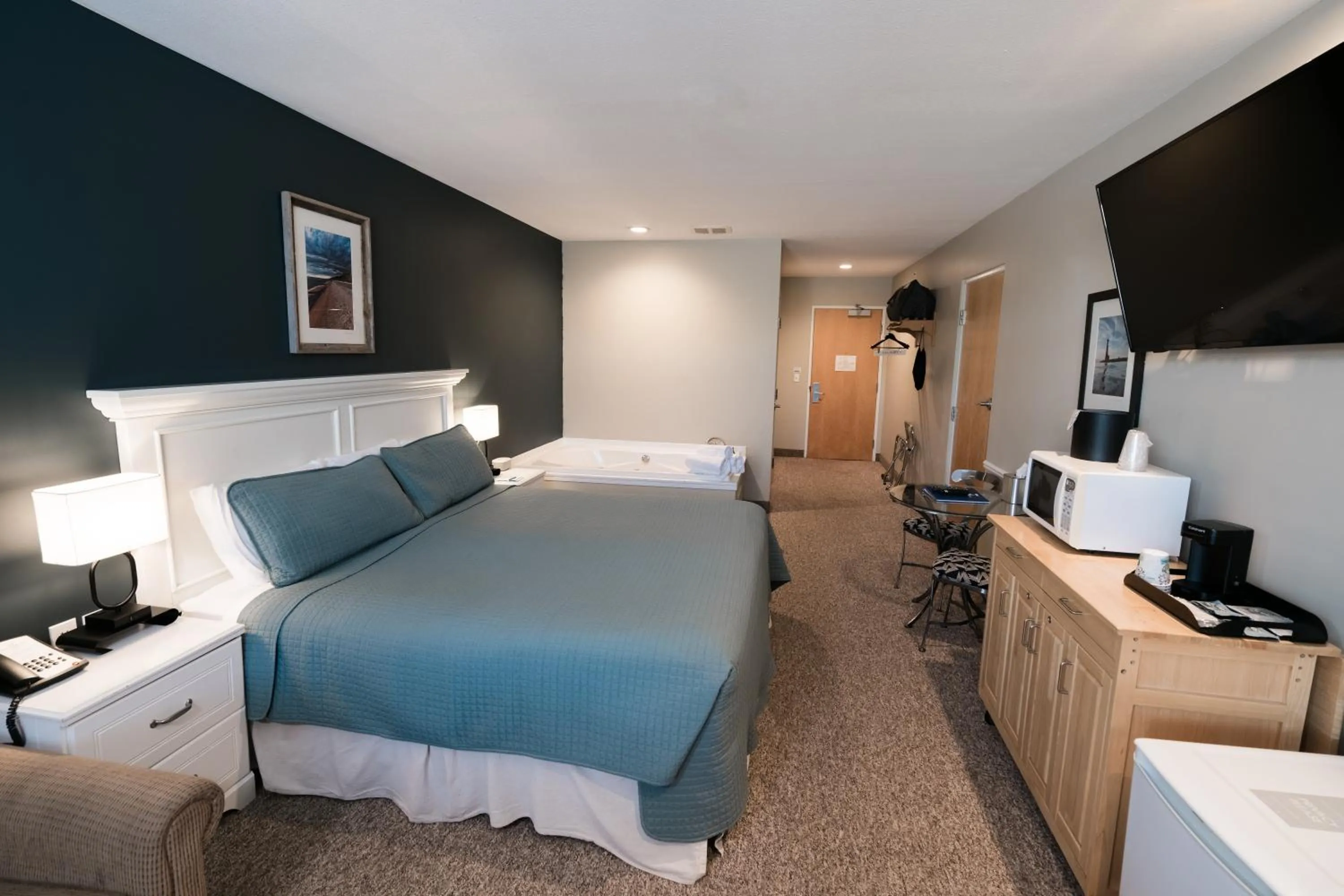 City view, Bed in Weathervane Inn