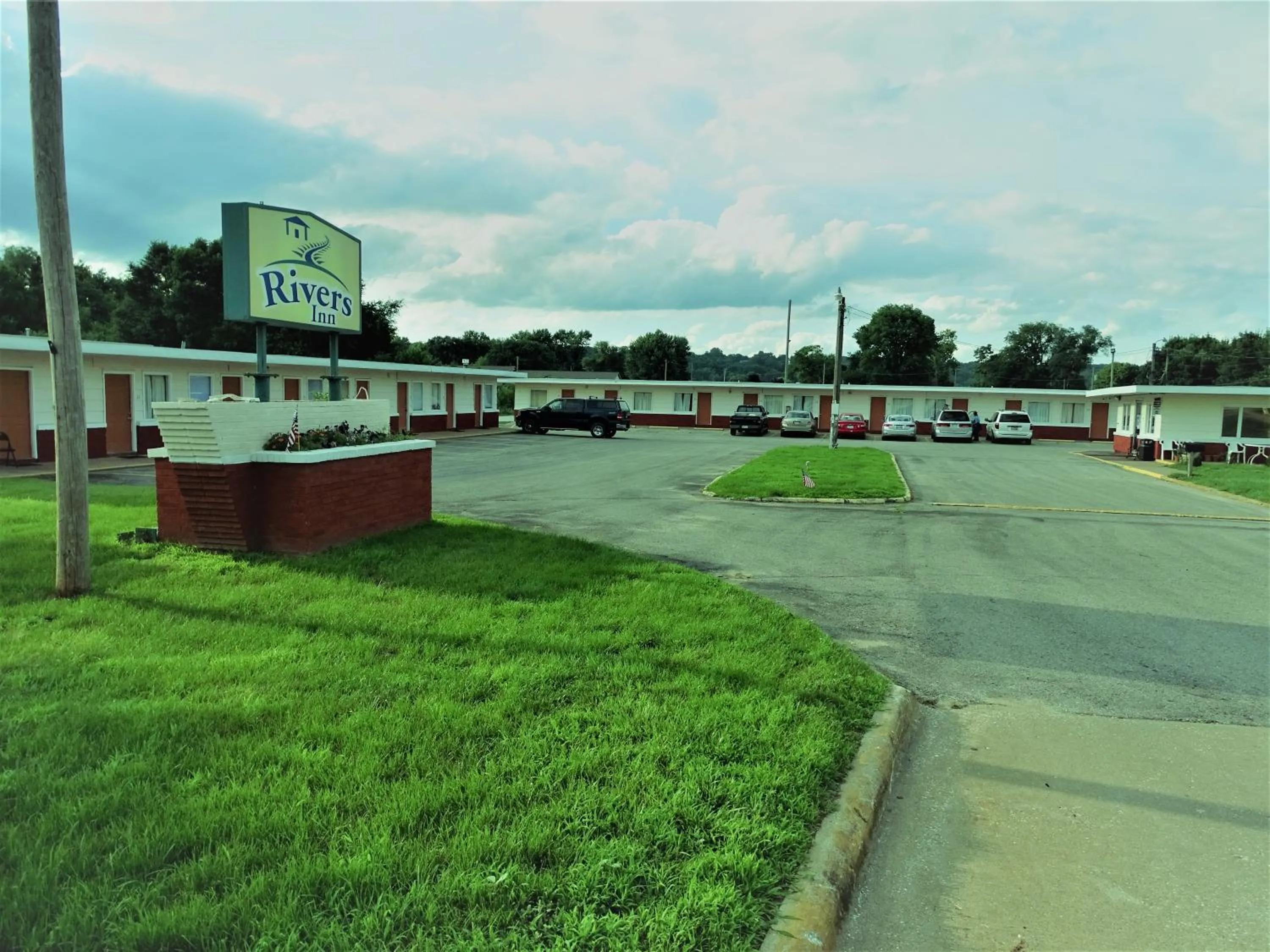 Property building in Rivers Inn