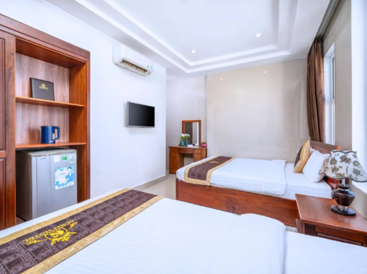 Communal lounge/ TV room, Bed in Dubai Hotel