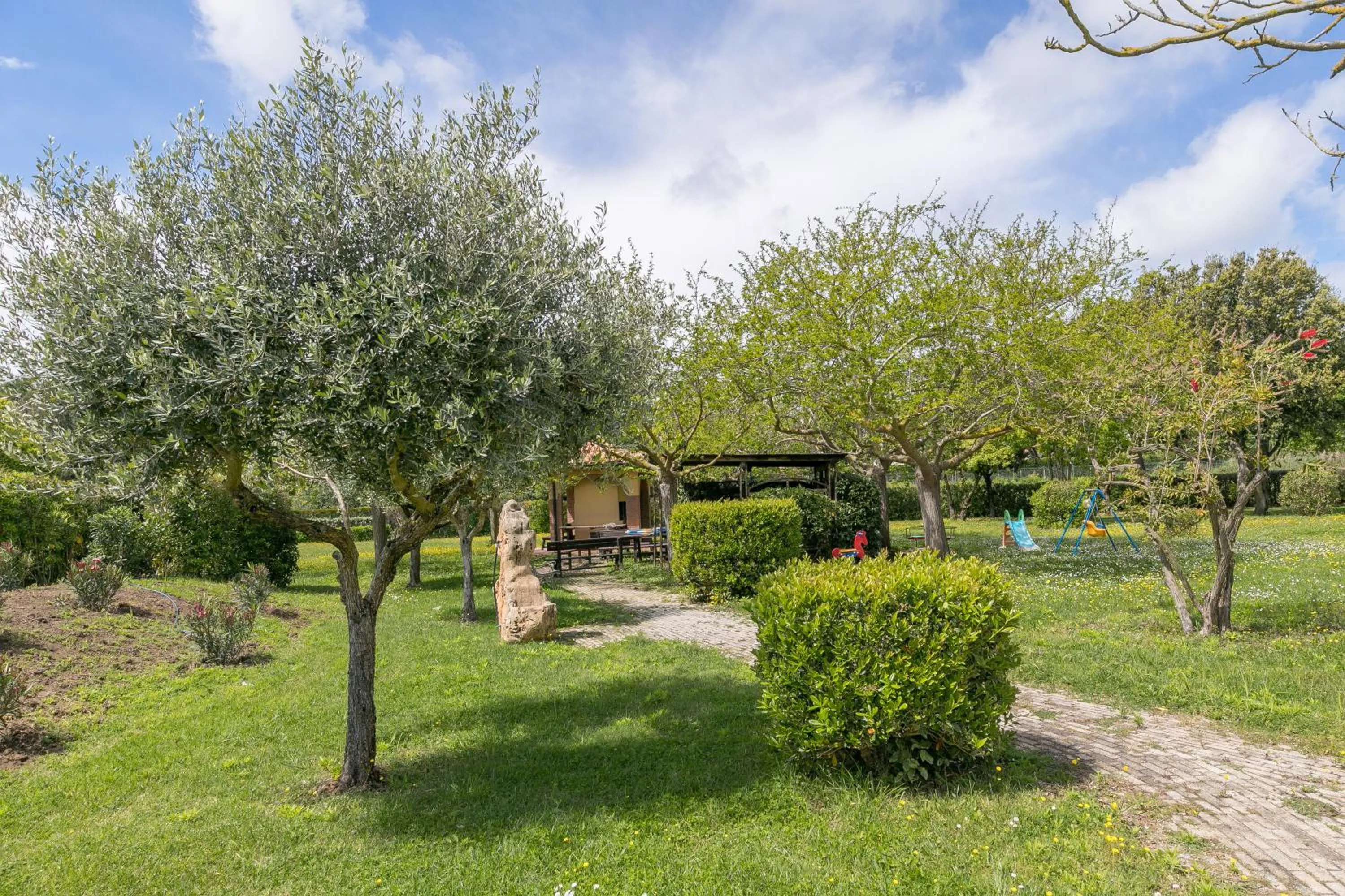 Property building in Il Girasole - Rovo