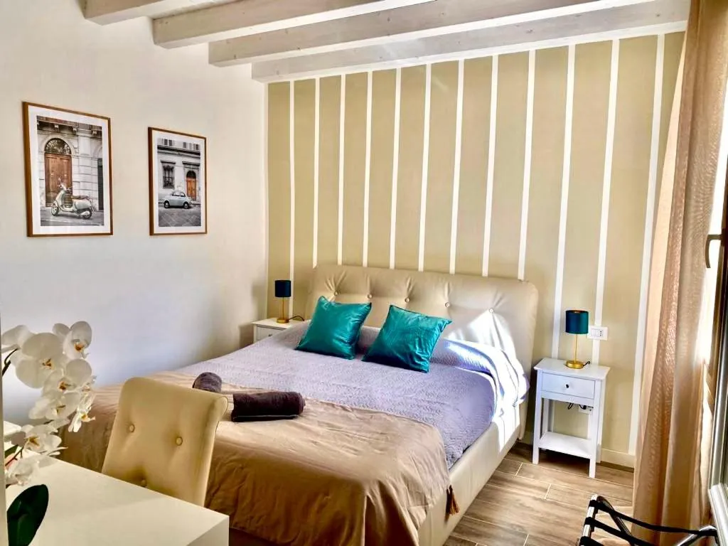 Double Room with Private Bathroom in Star Soave Rooms - Locazione Turistica