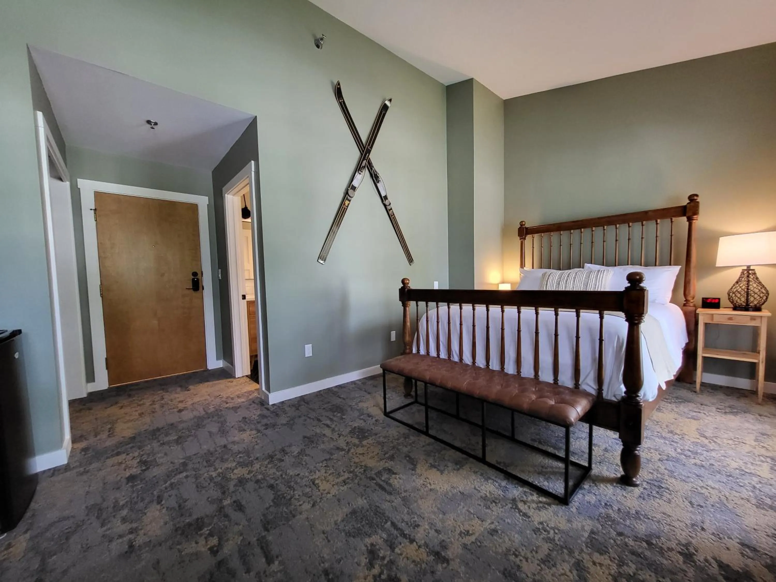 Photo of the whole room, Bed in The Stowe Village Inn