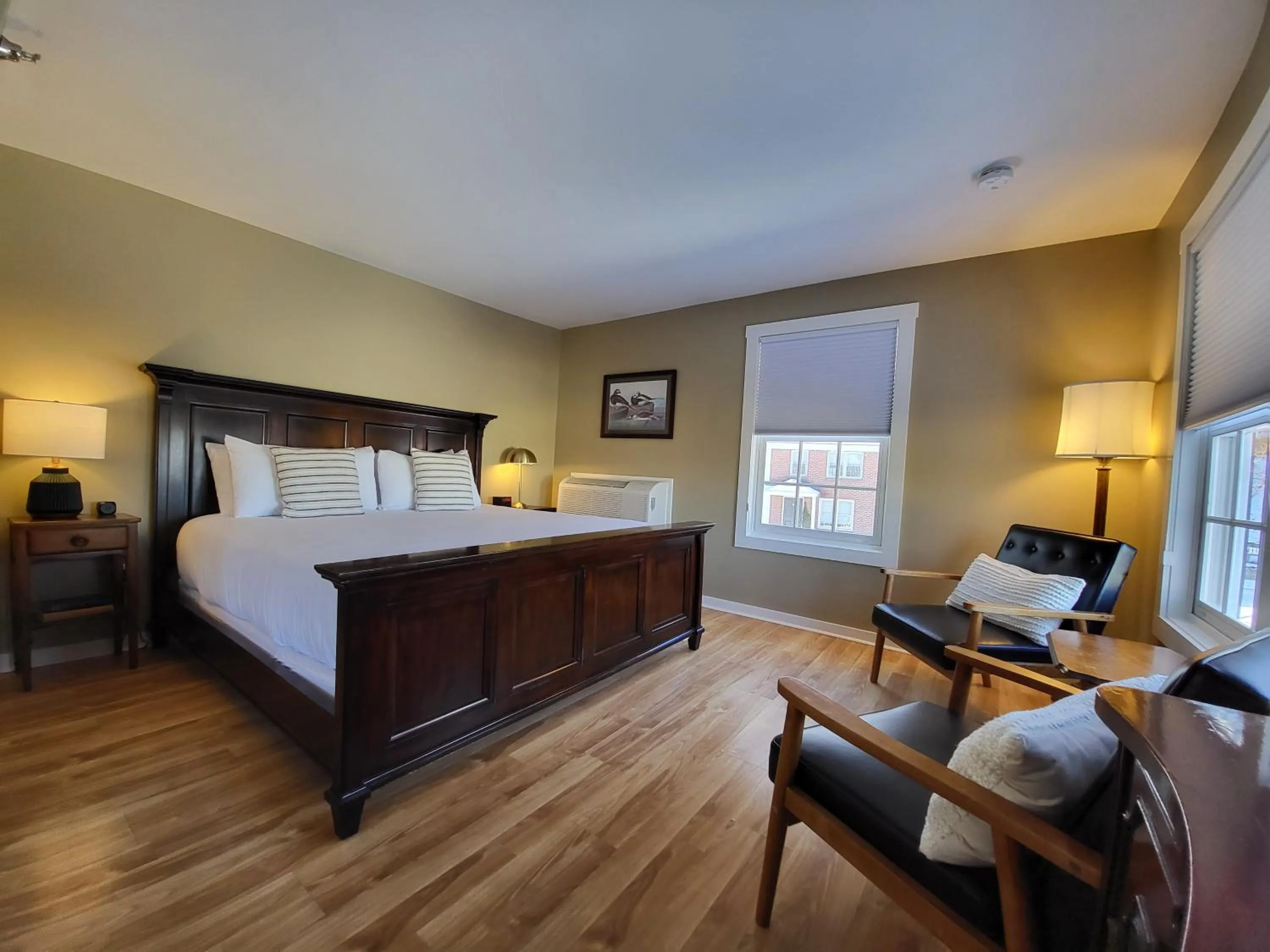 Photo of the whole room, Bed in The Stowe Village Inn