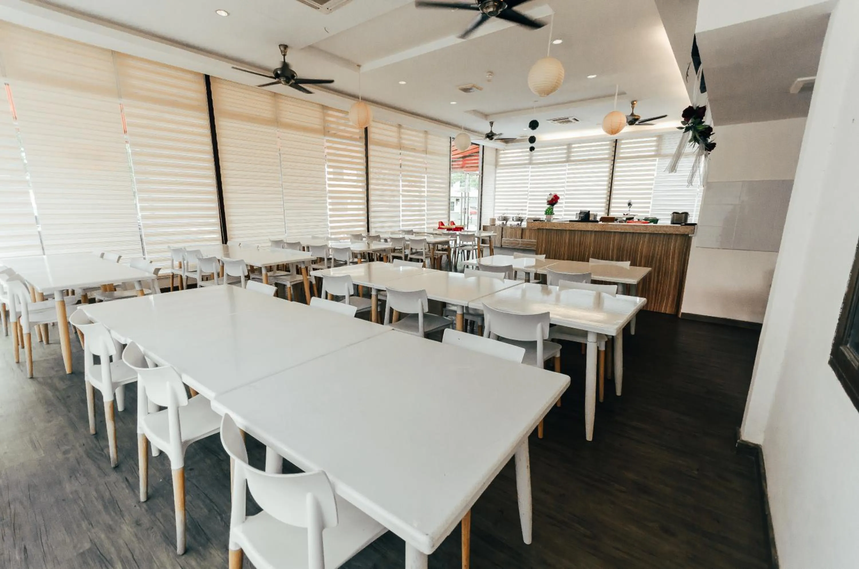 Restaurant/places to eat in Kertih Damansara Inn