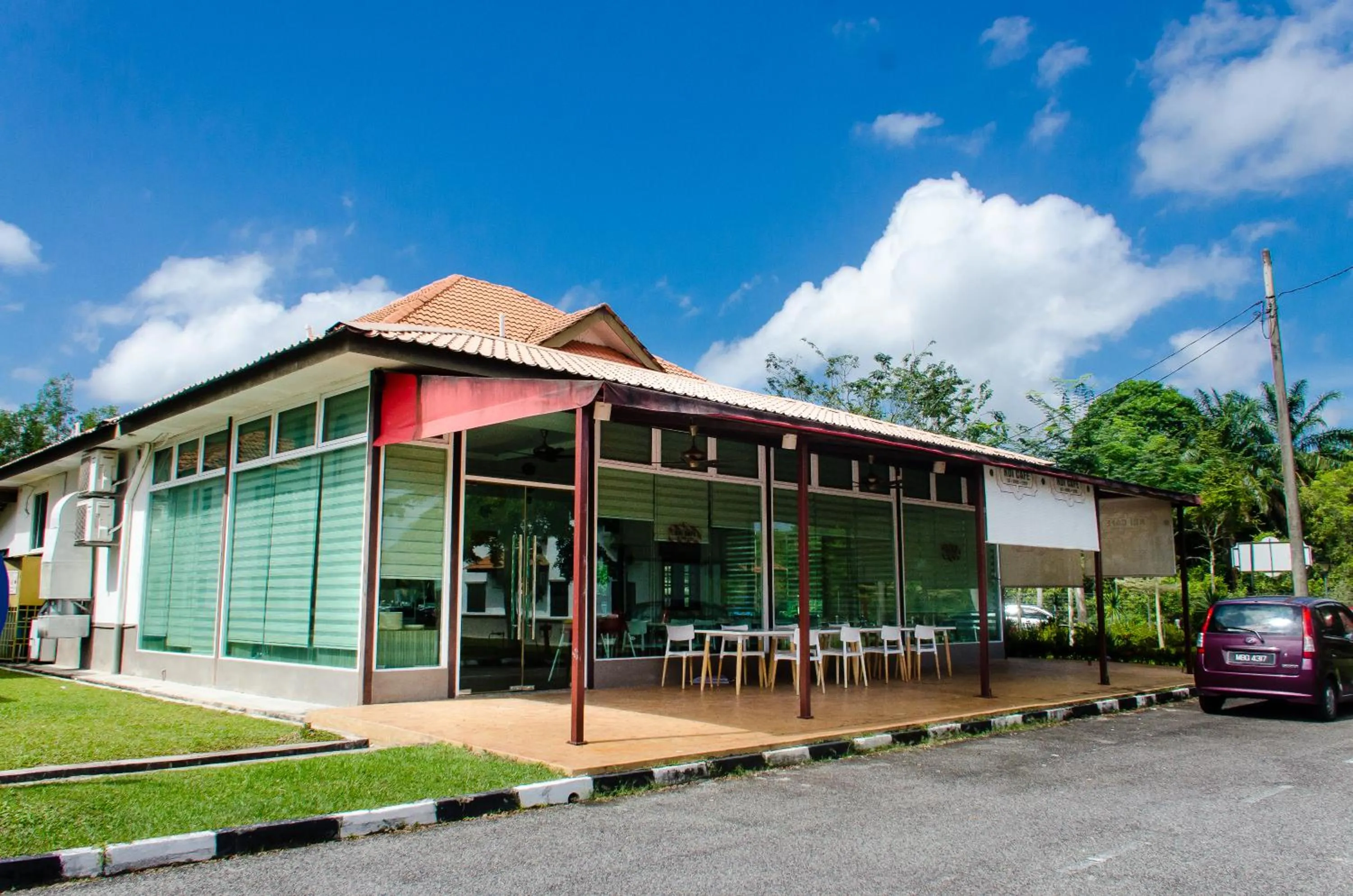 Restaurant/places to eat in Kertih Damansara Inn