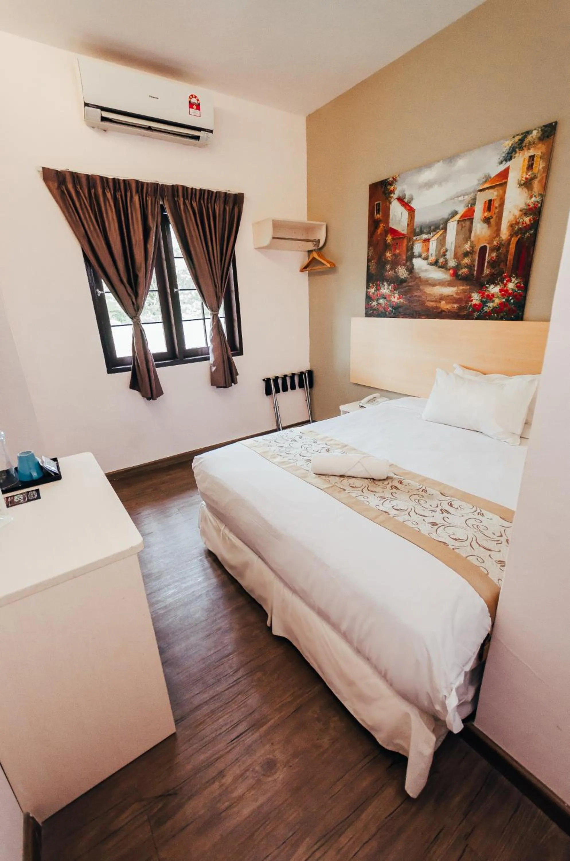 Photo of the whole room, Bed in Kertih Damansara Inn