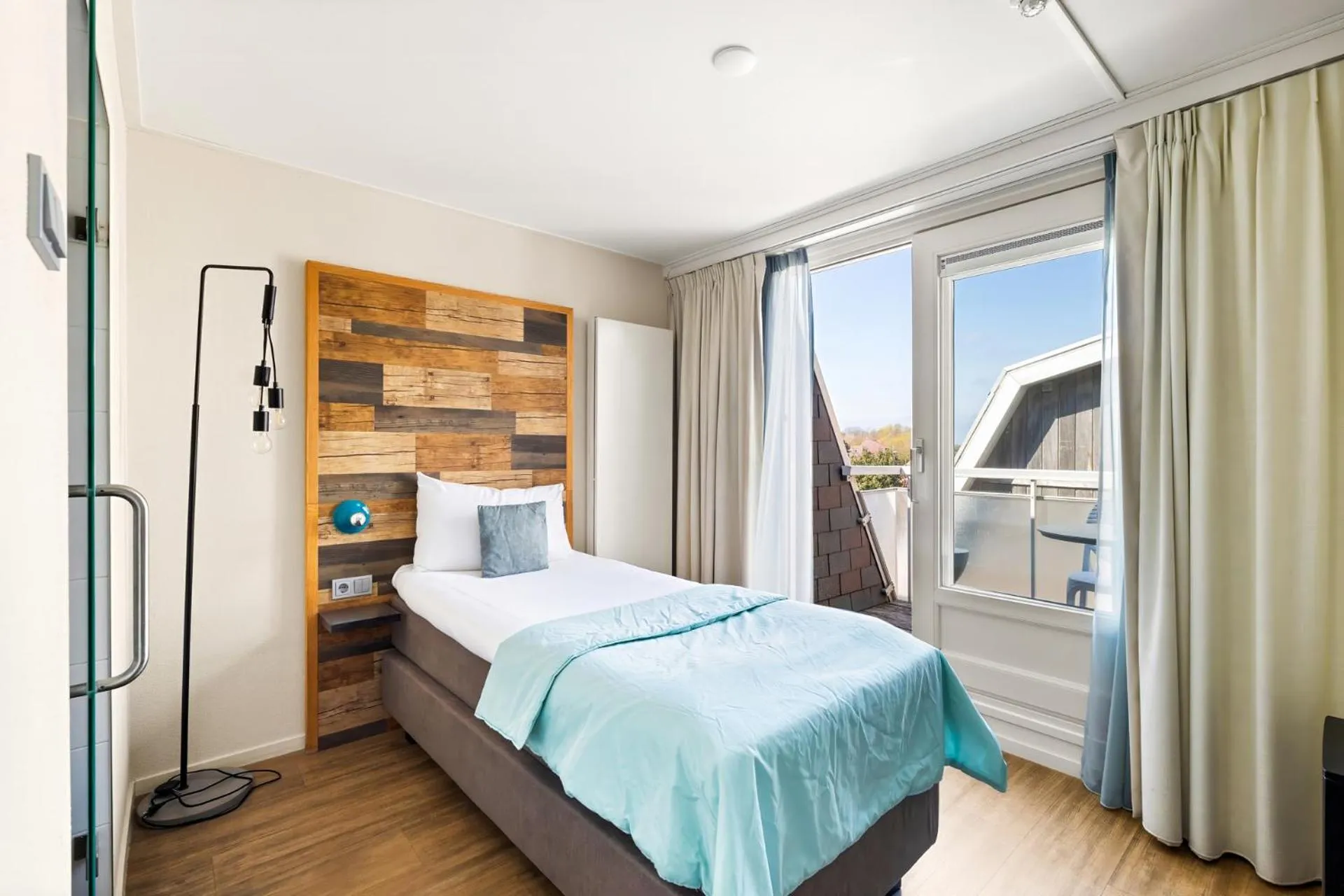 Bedroom, Bed in Strandhotel Zoutelande