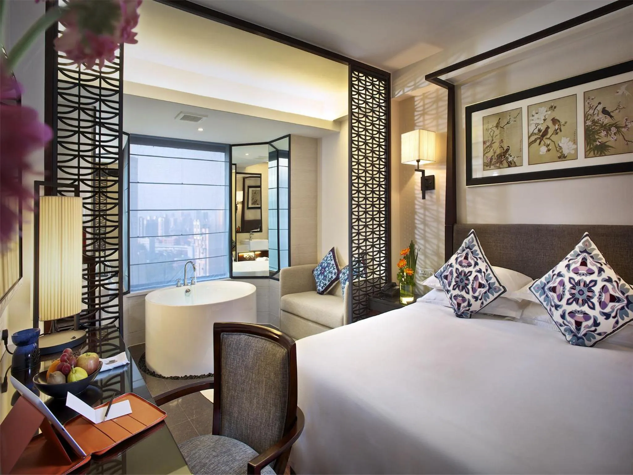 Photo of the whole room, Bed in SSAW Boutique Hotel Shanghai Hongkou
