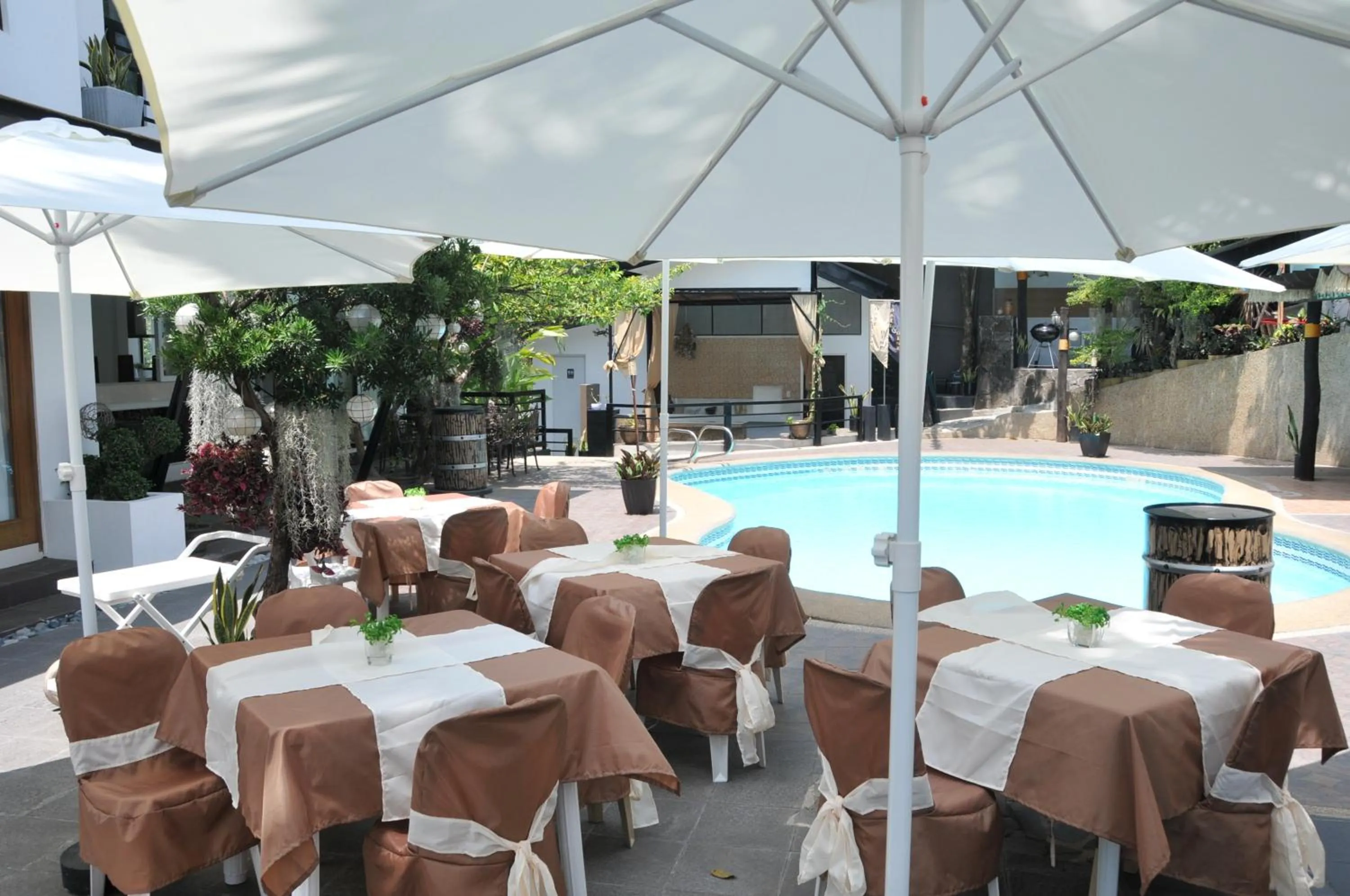 Swimming pool in Date & Dine Resort