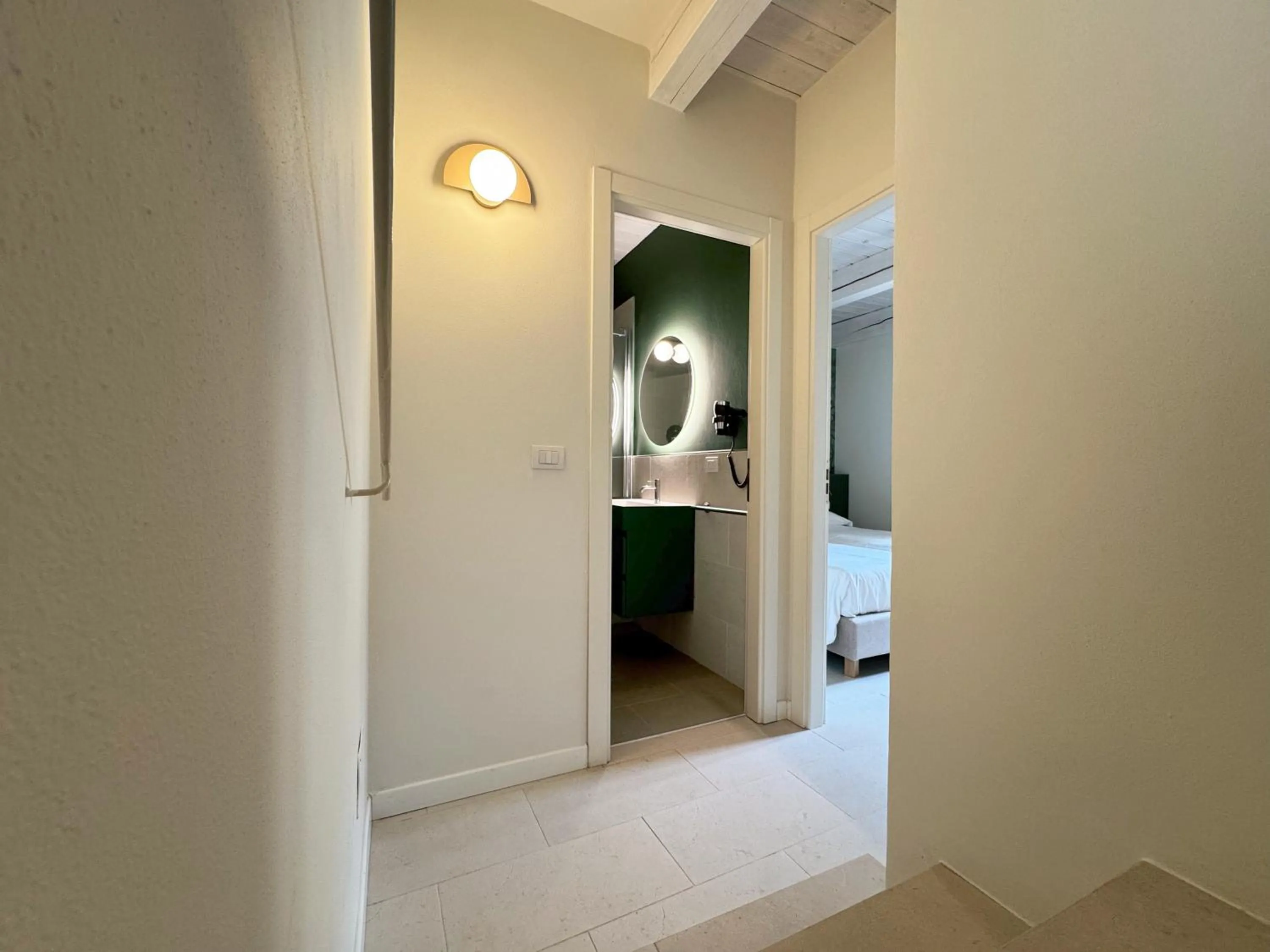 Bathroom, Bed in Carducci Residence - by Bologna Residences