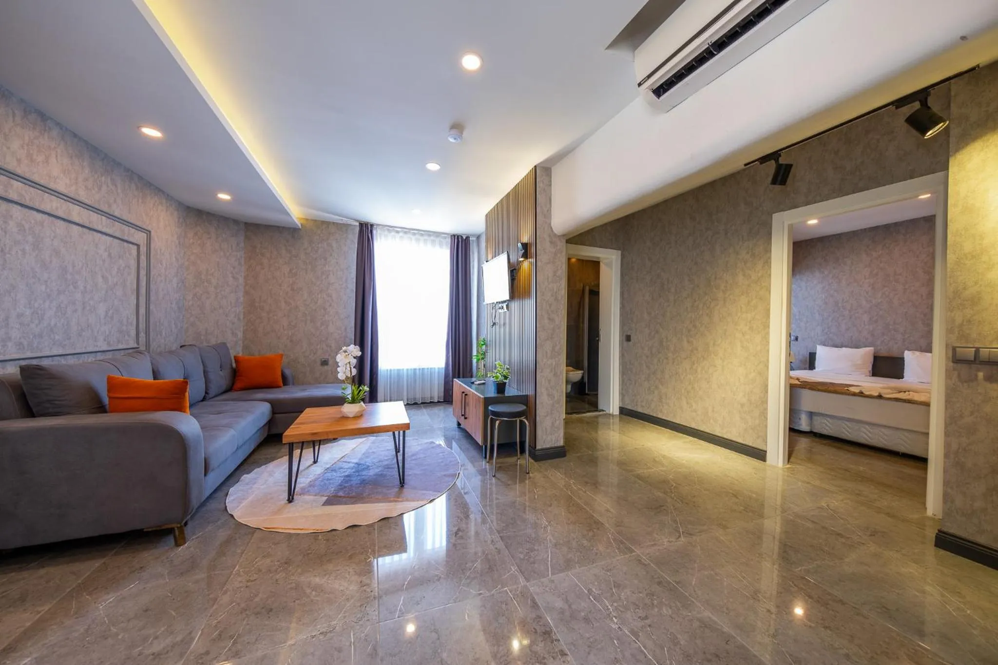 TV and multimedia in Mrt Suites Lara