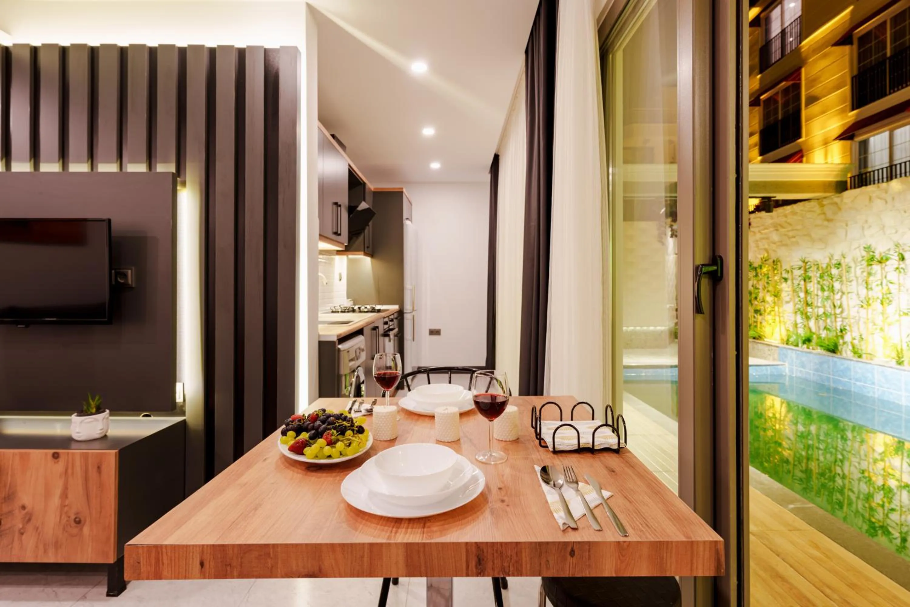 Massage in Mrt Suites Lara