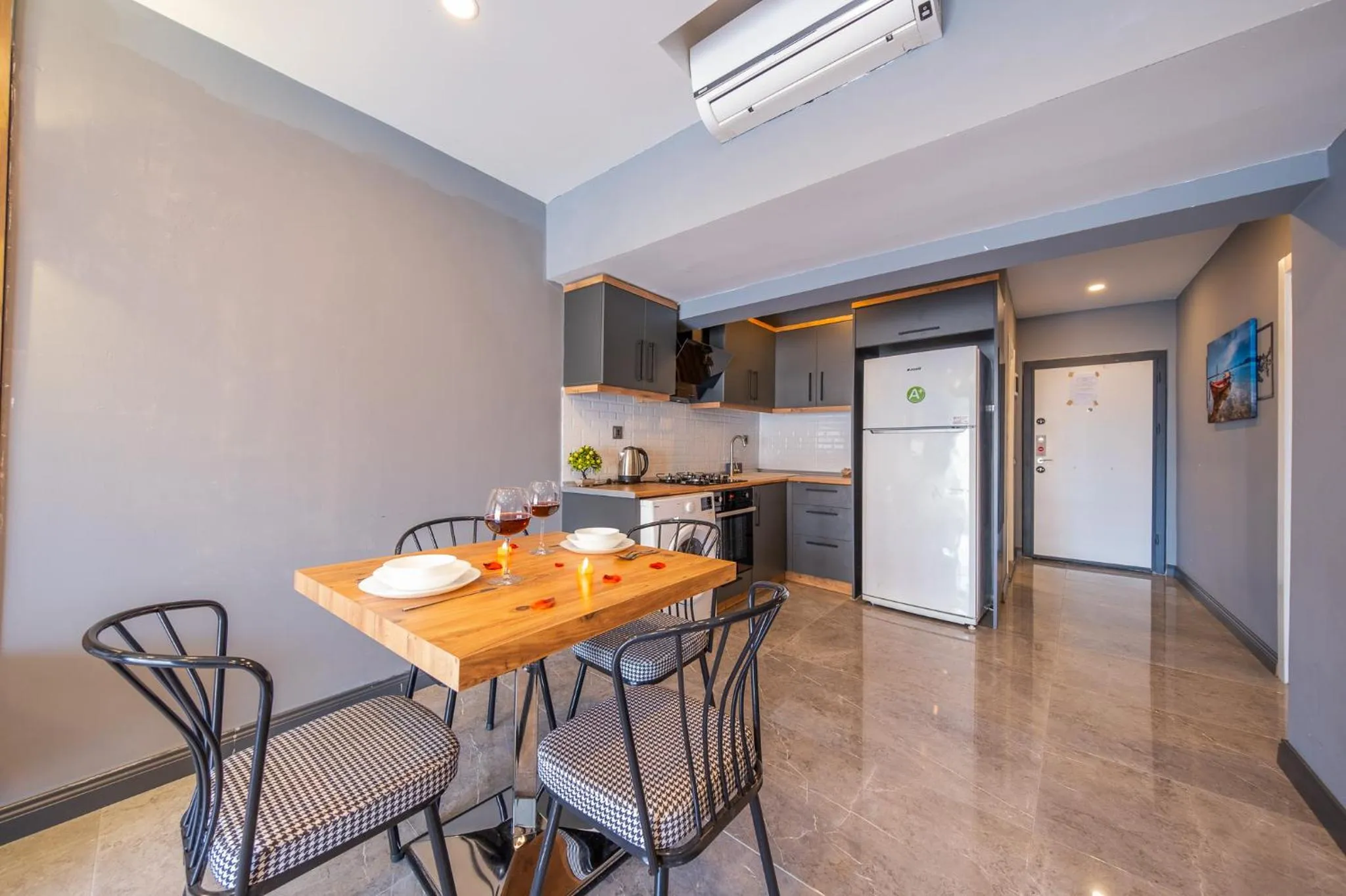 Kitchen or kitchenette in Mrt Suites Lara