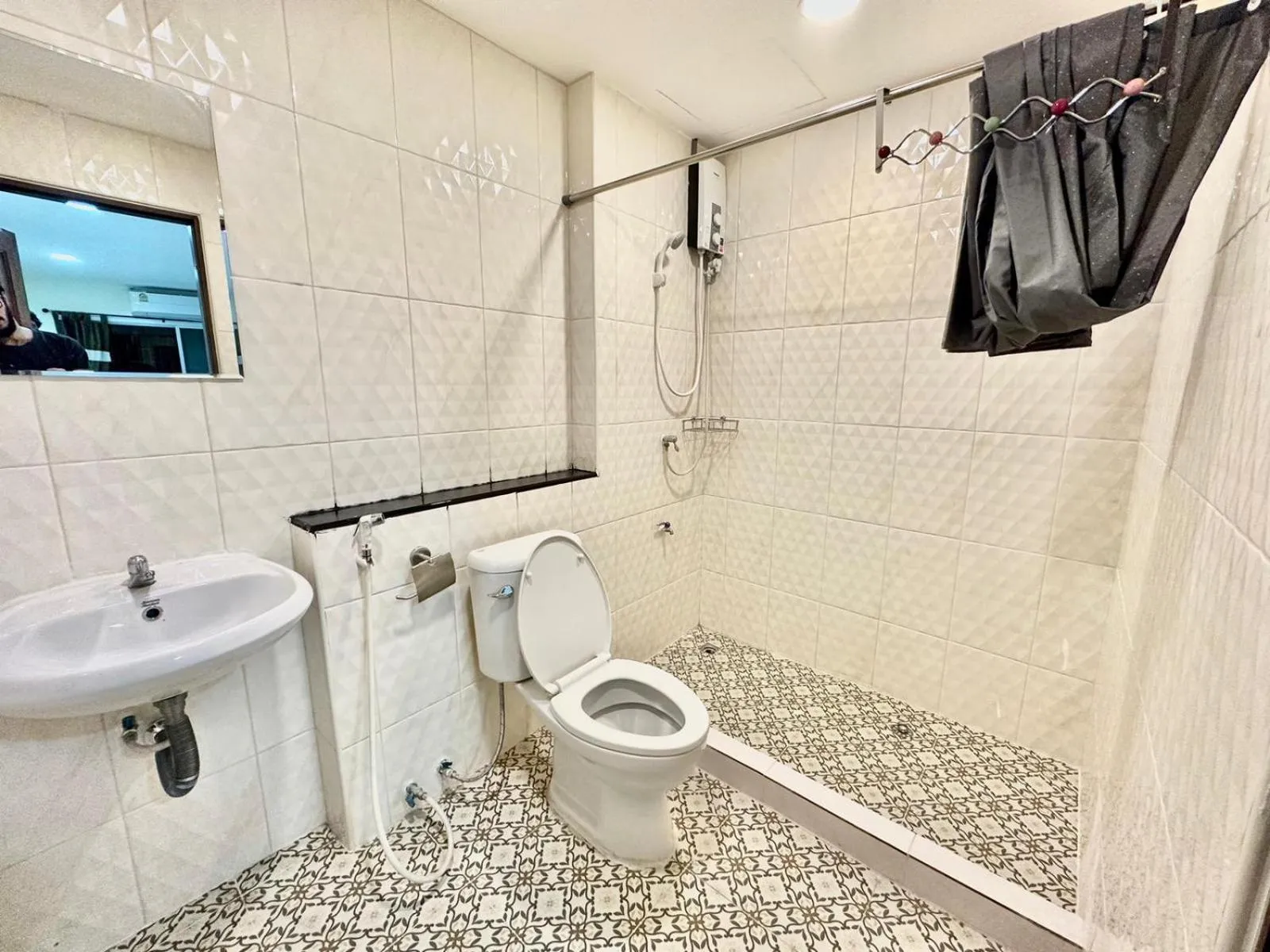 Shower in Baan at Khaosan Hostel