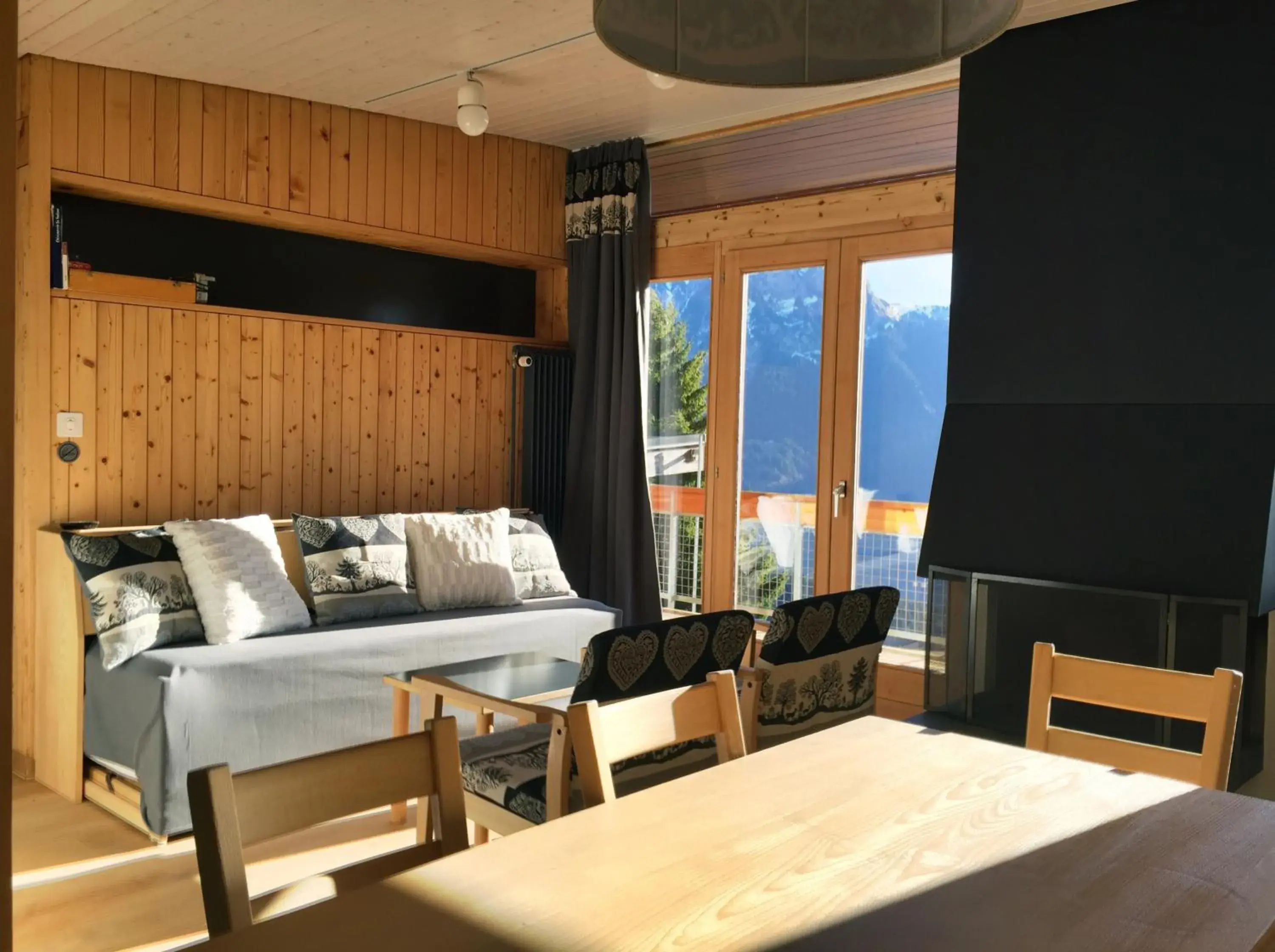 Superior Two-Bedroom Apartment with Balcony in Leysin Lodge Superior Two-Bedroom Apartment with Balcony in Leysin Lodge