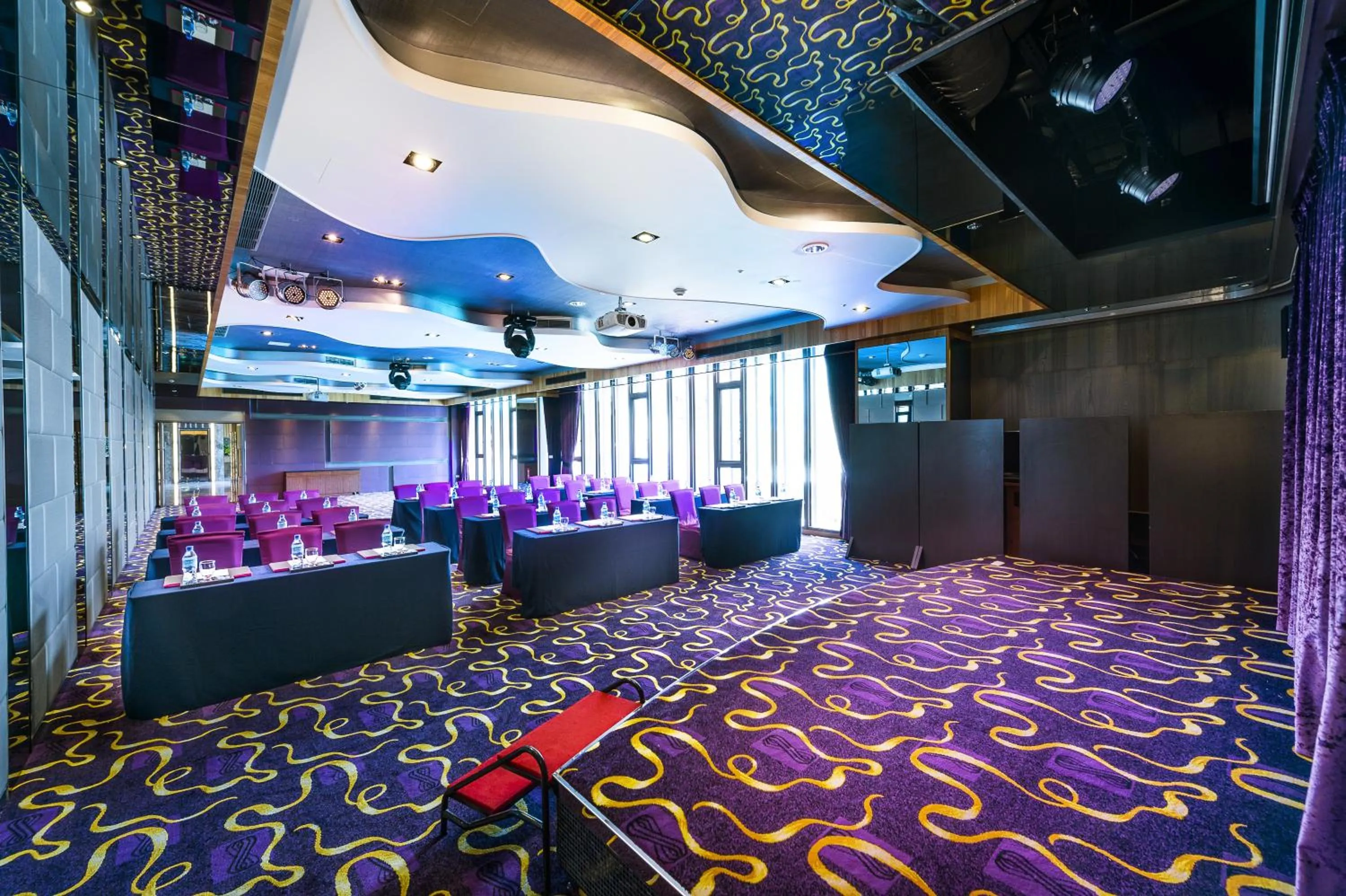 Restaurant/places to eat in In Sky Hotel