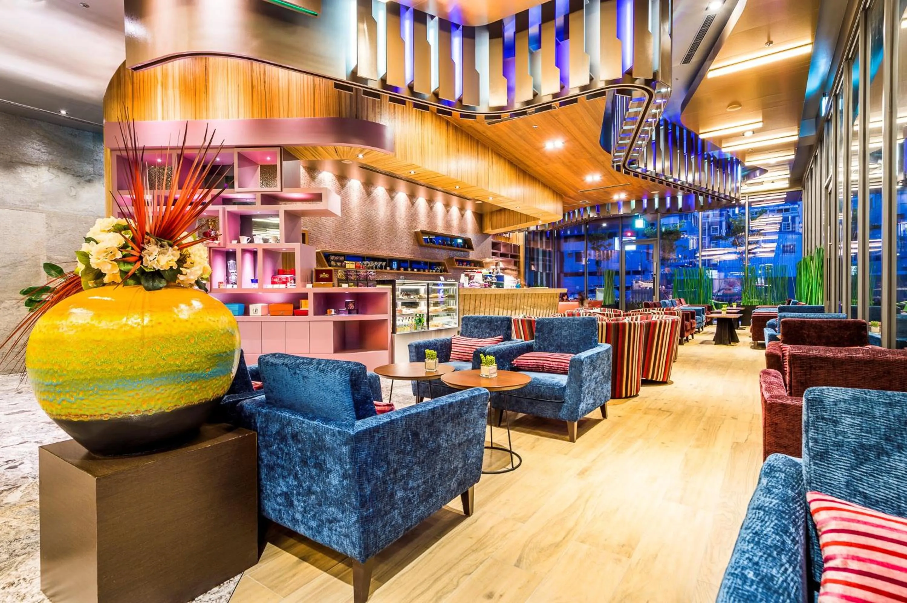 Restaurant/places to eat in In Sky Hotel