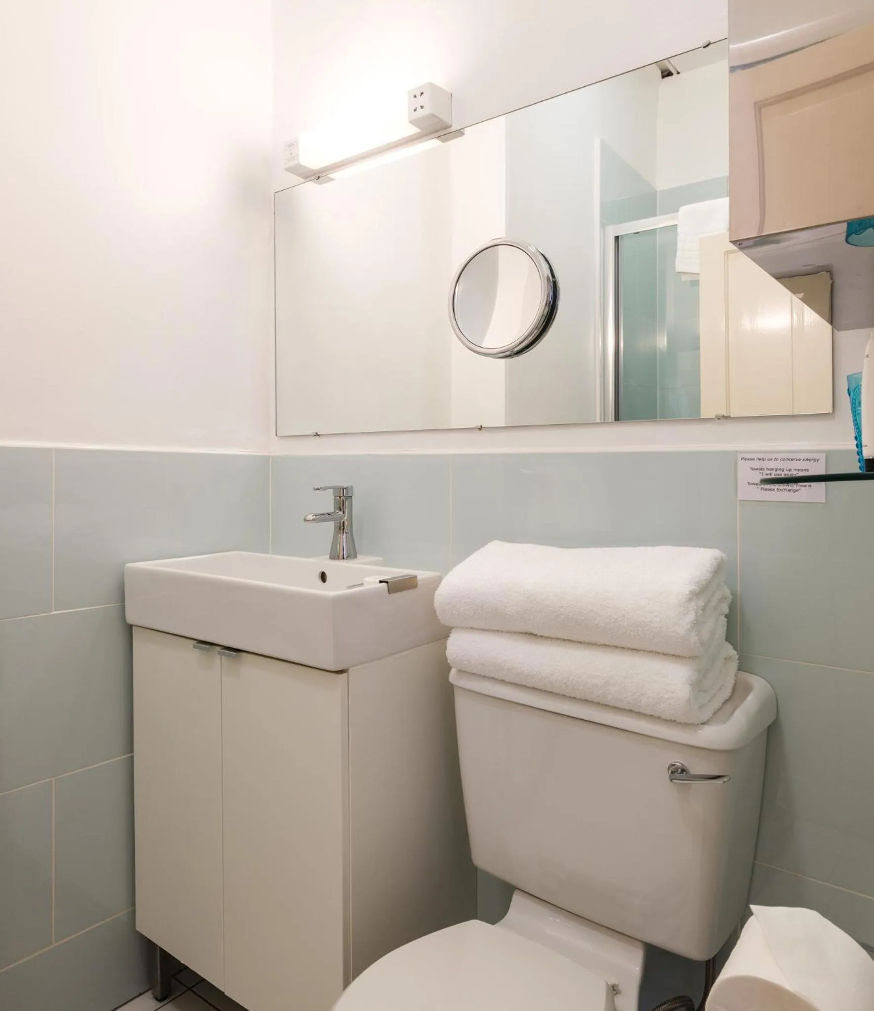 Bathroom in Ravenhill House