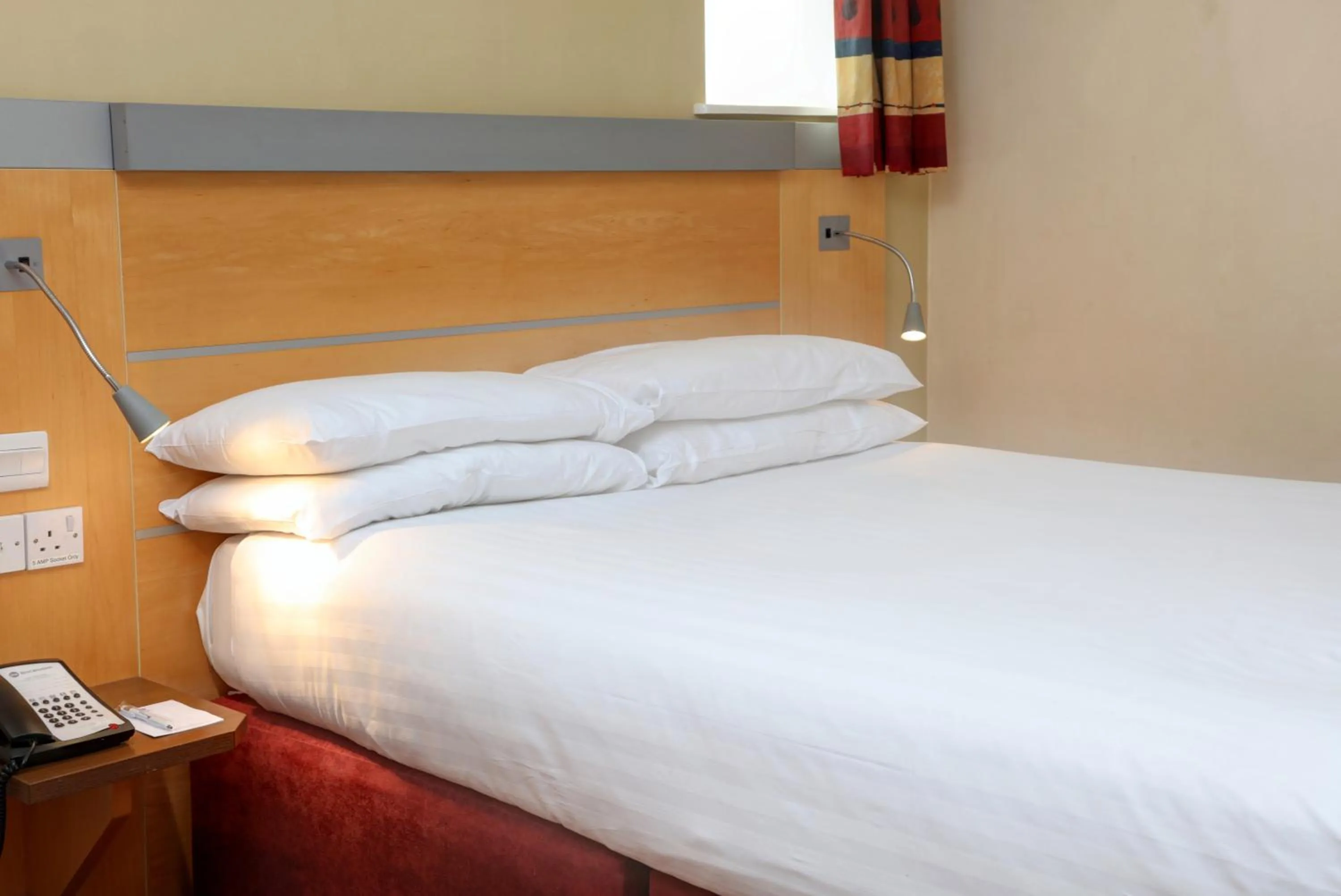 Bedroom in Crewe Arms Hotel