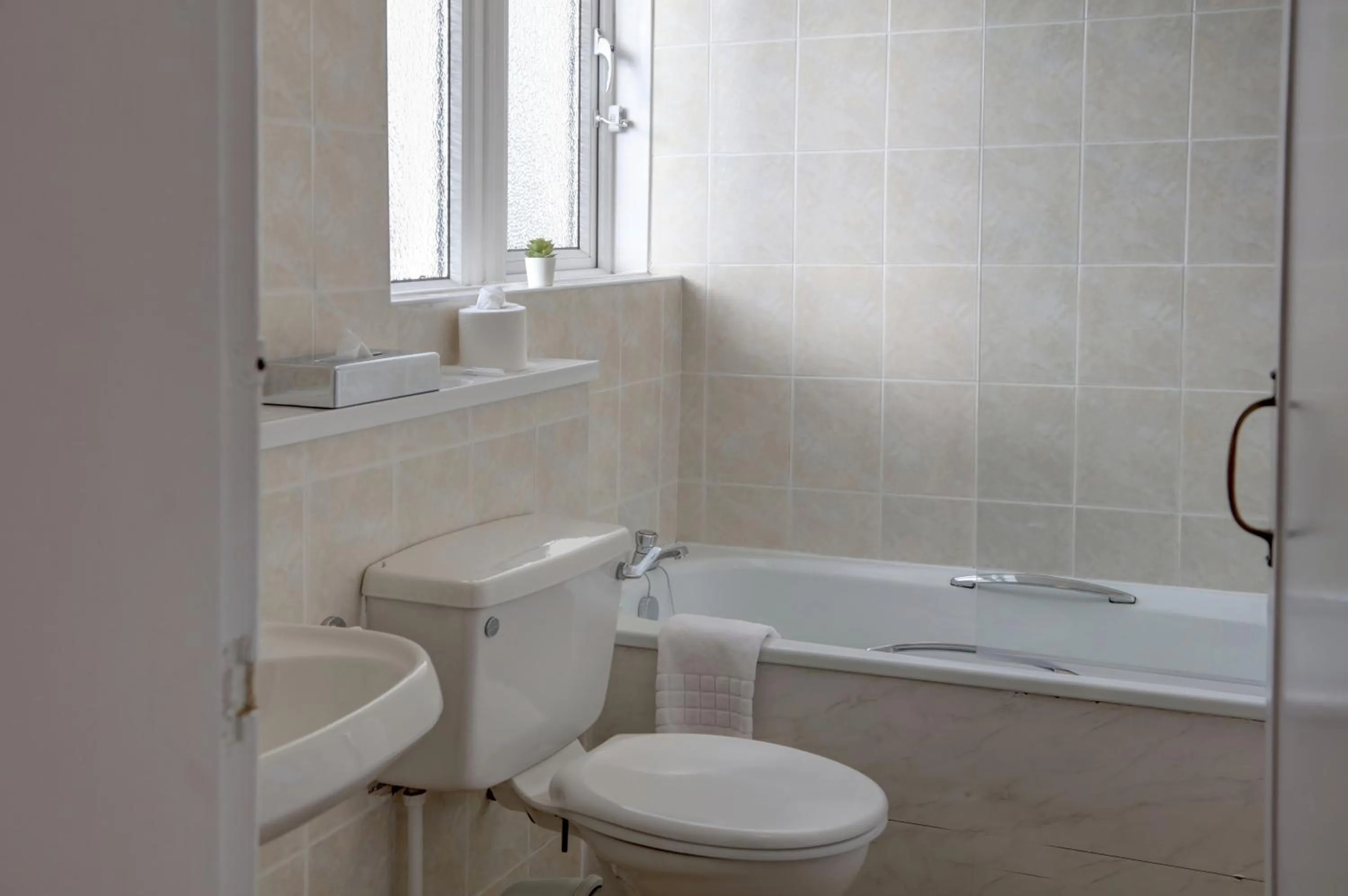 Bathroom in Crewe Arms Hotel