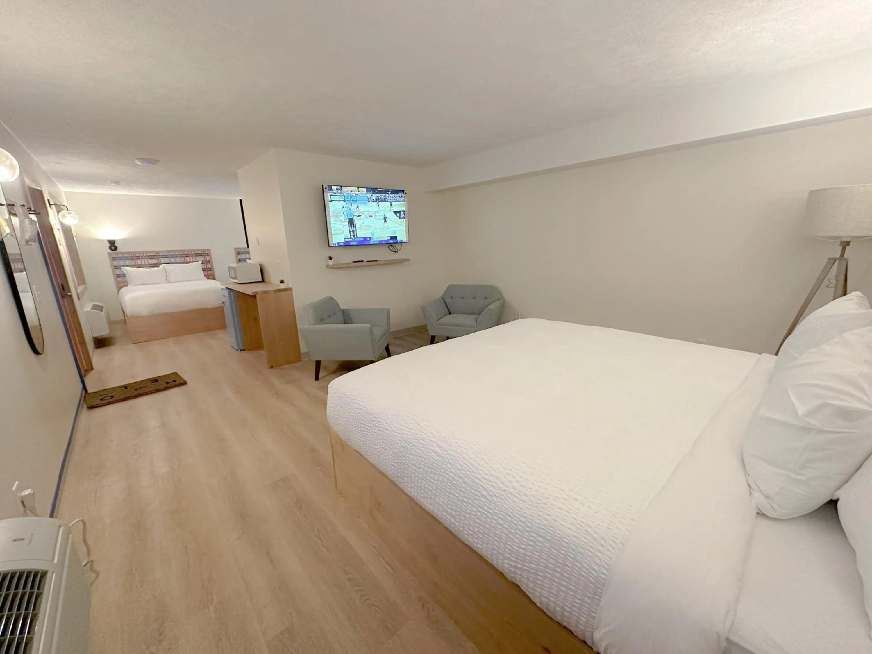 Photo of the whole room, Bed in Explorer Rest & Recreation