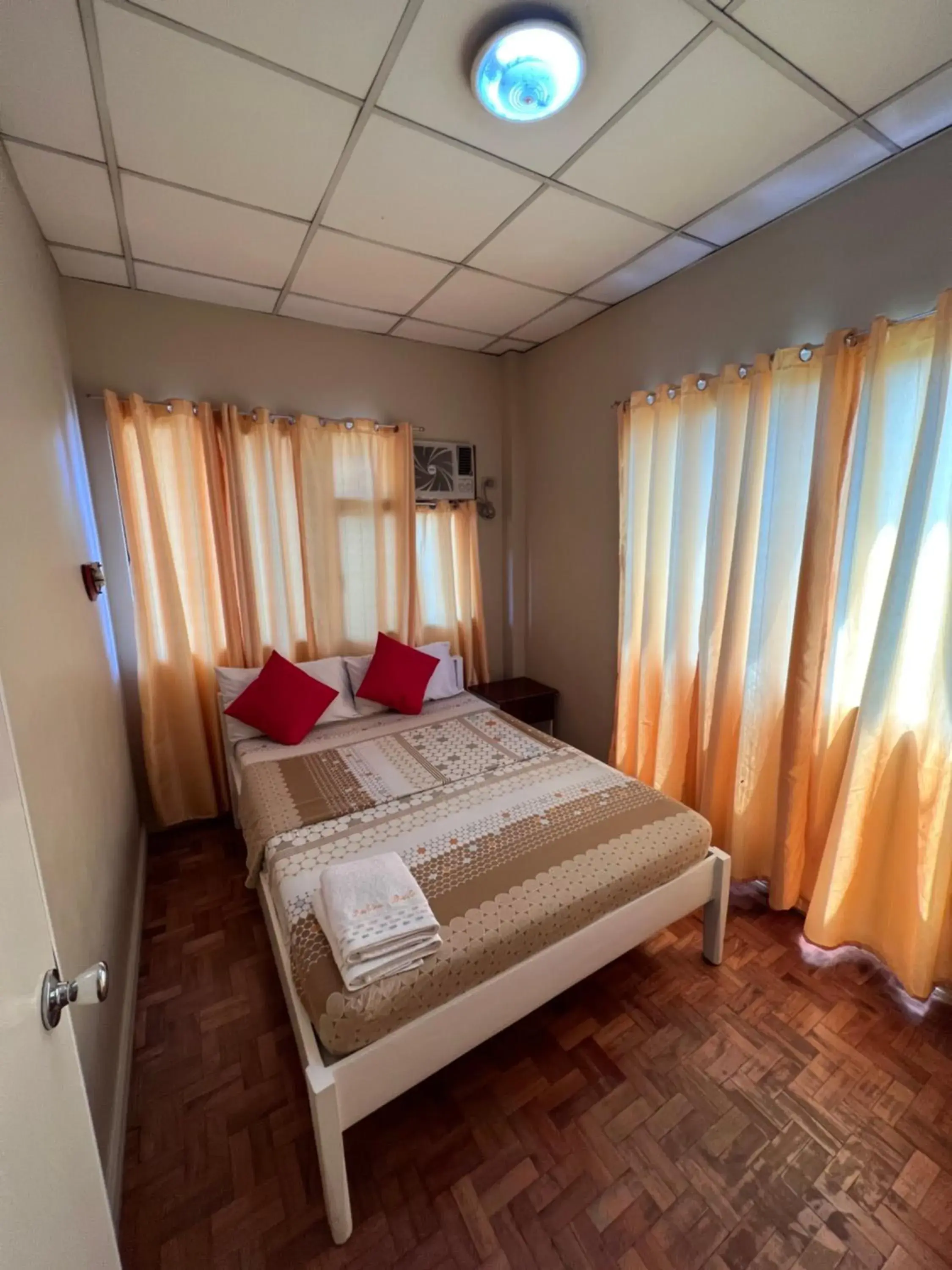 Standard Double Room in Golden Belle Apartelle and Suites Standard Double Room in Golden Belle Apartelle and Suites