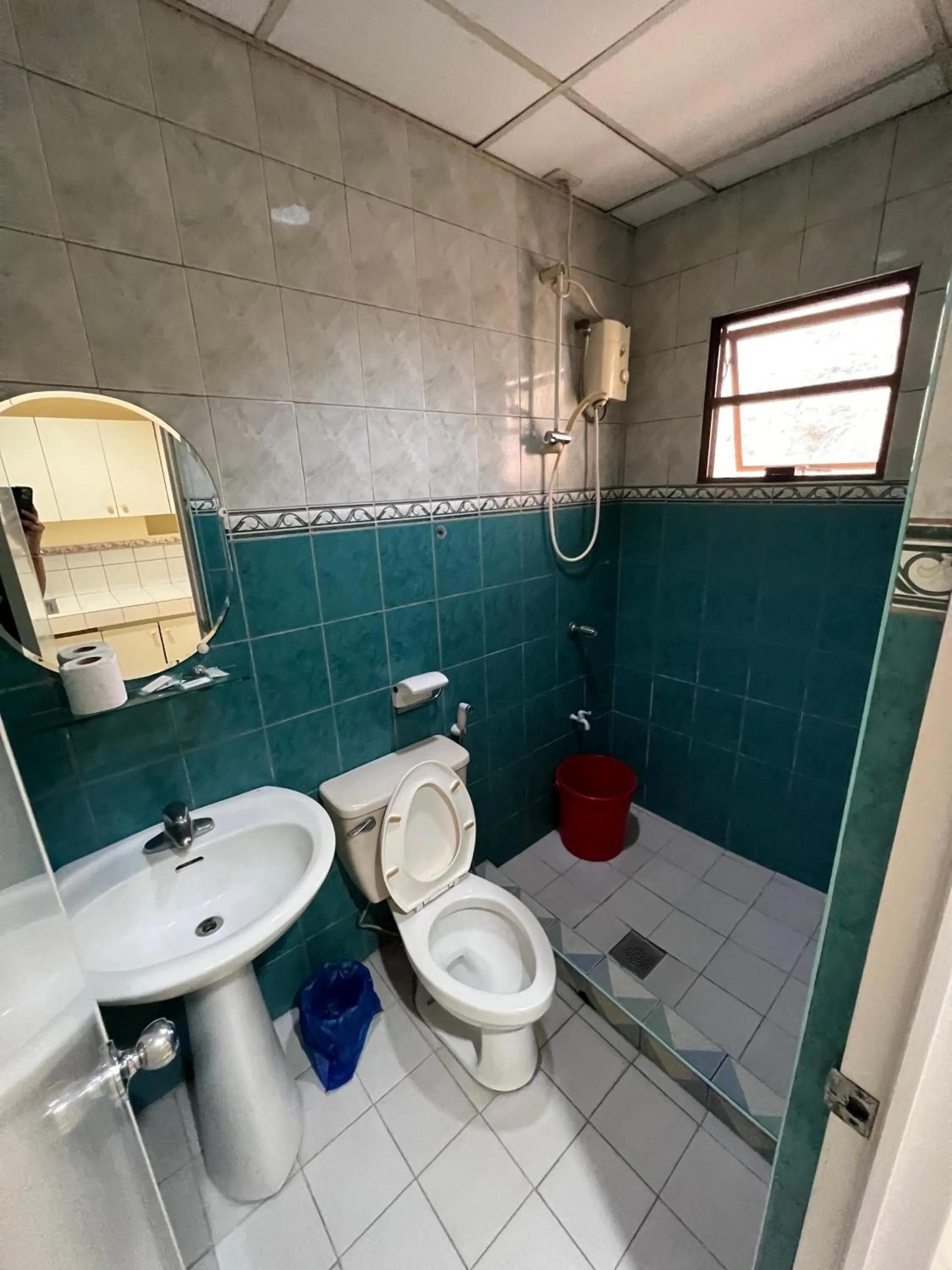 Toilet in Golden Belle Apartelle and Suites