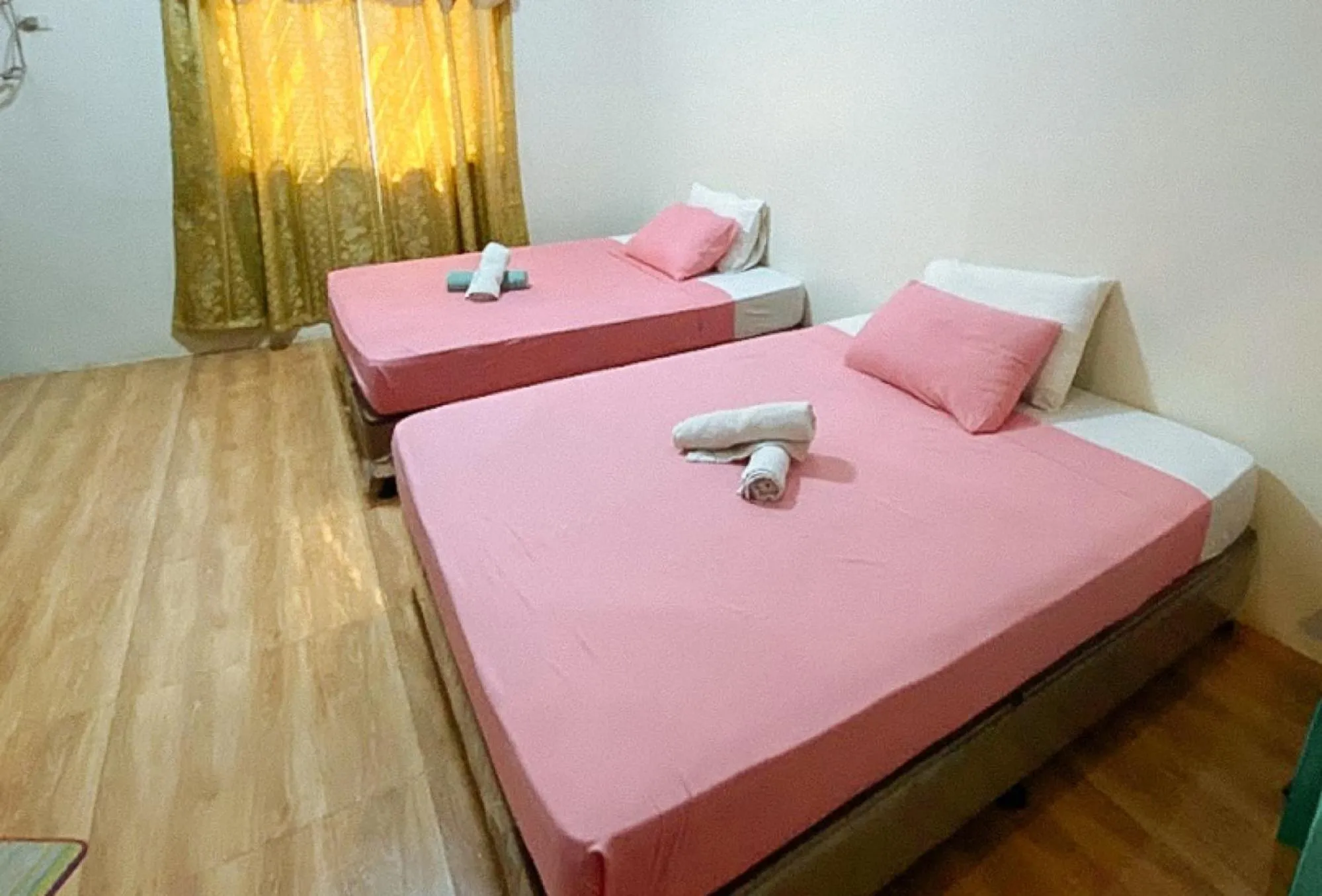 Toilet, Bed in RedDoorz @ 4ks Pension House Bogo City Cebu