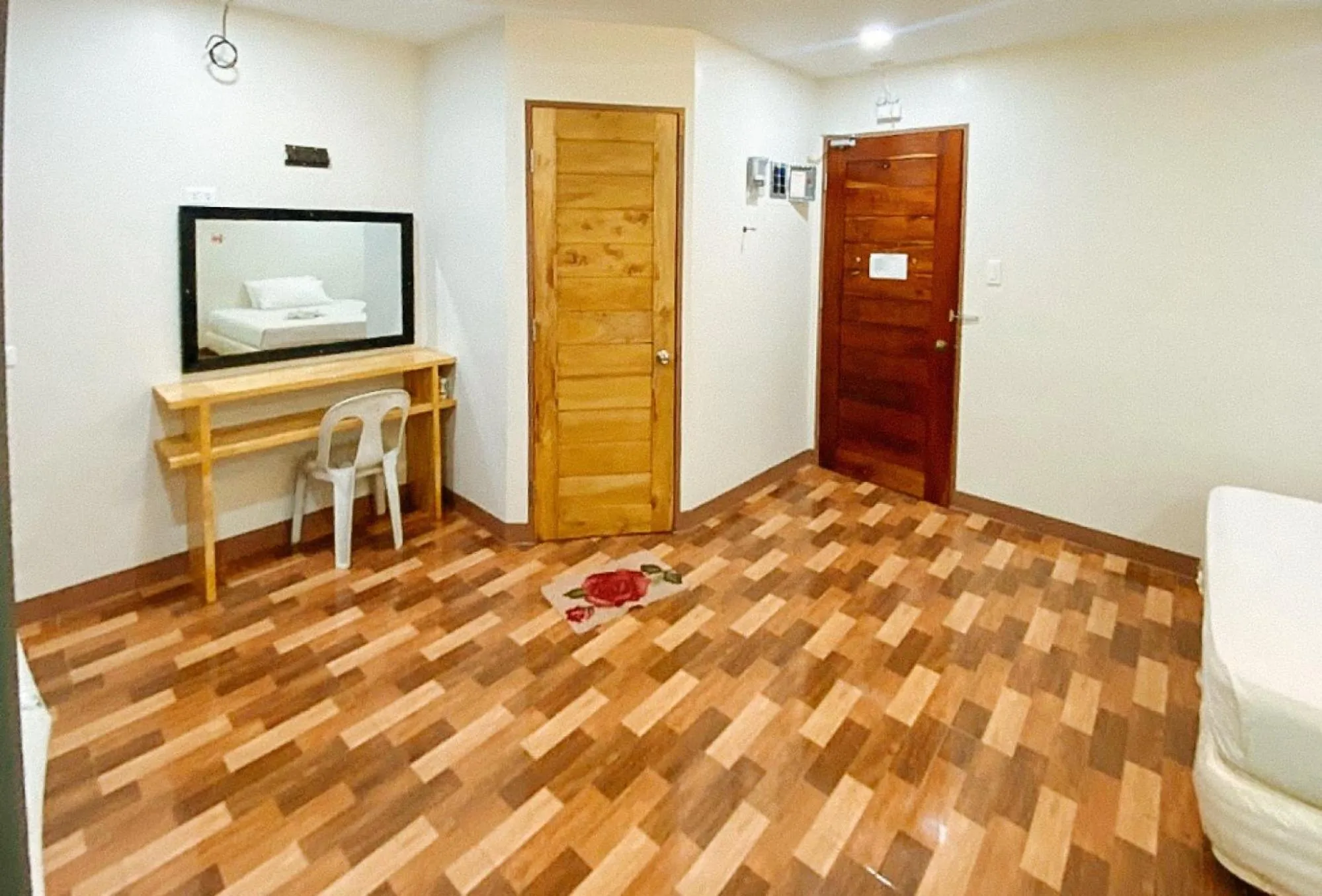 Photo of the whole room, Bed in RedDoorz @ 4ks Pension House Bogo City Cebu