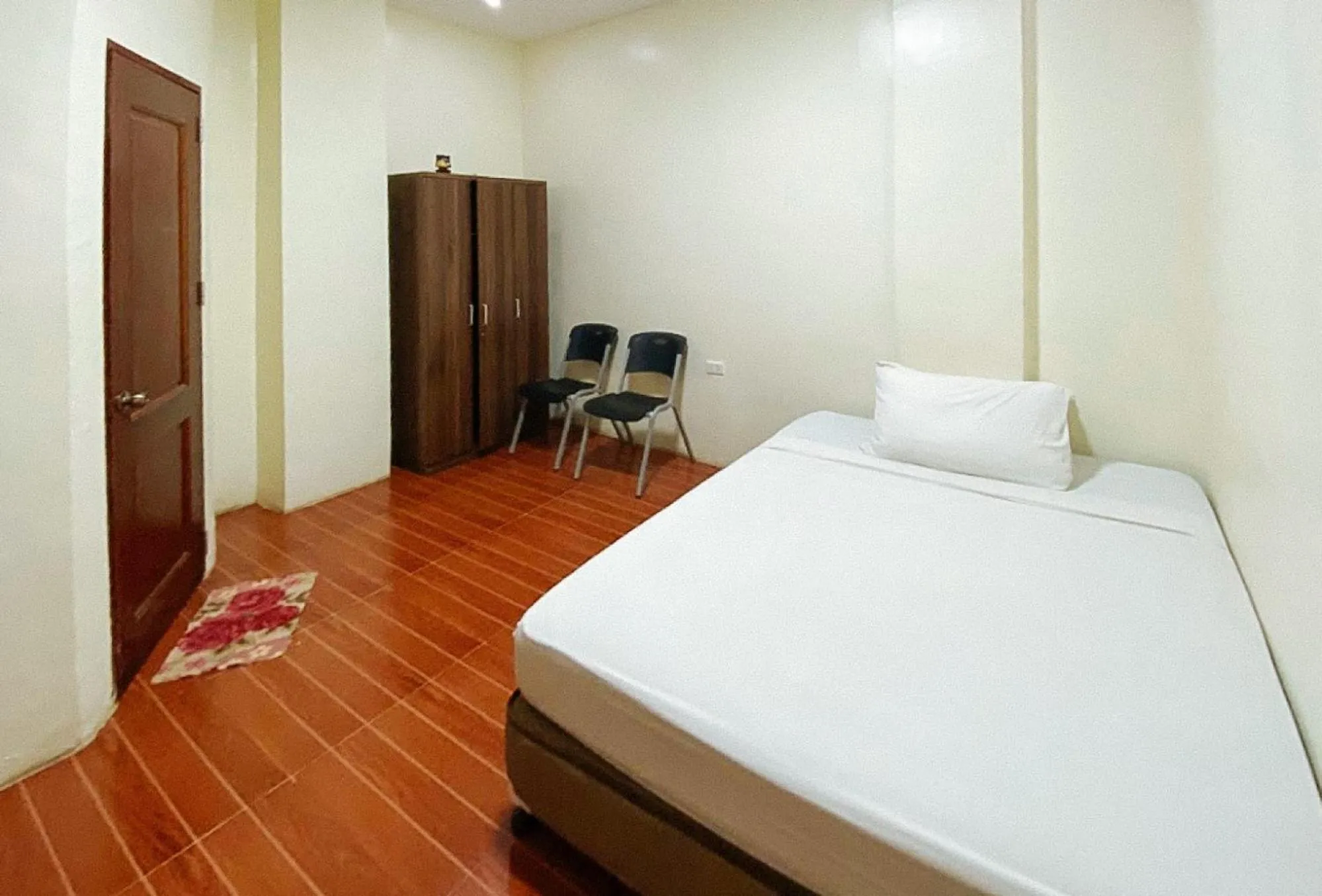Bed in RedDoorz @ 4ks Pension House Bogo City Cebu