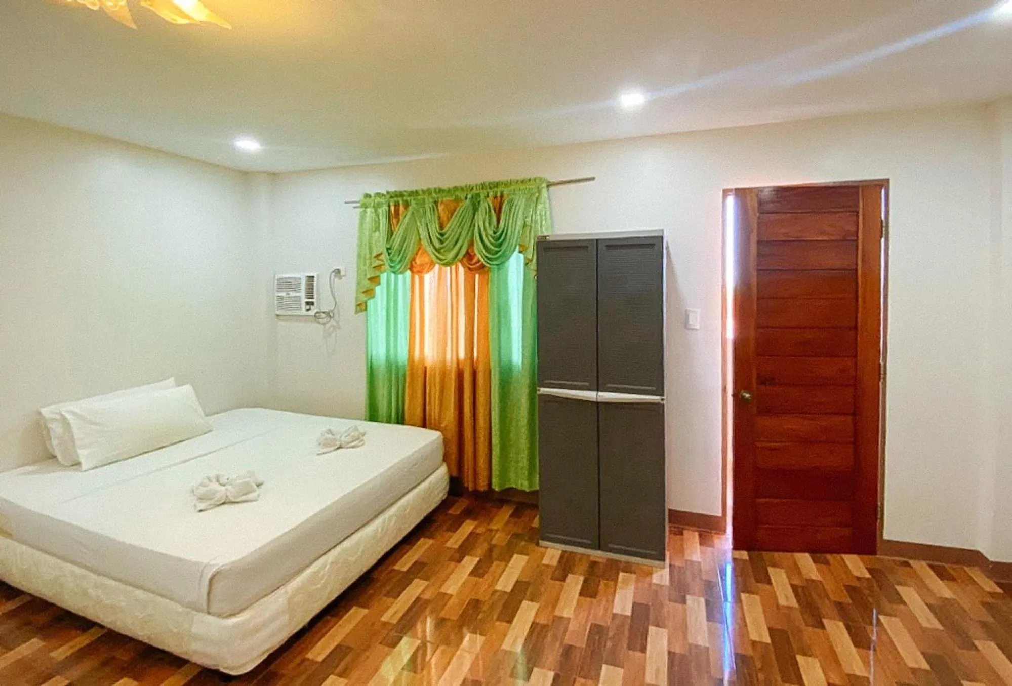 Bed in RedDoorz @ 4ks Pension House Bogo City Cebu